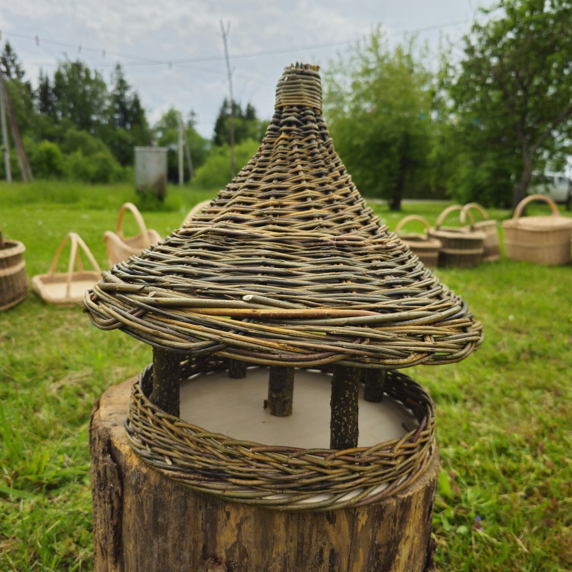 Wicker bird feeder 016b