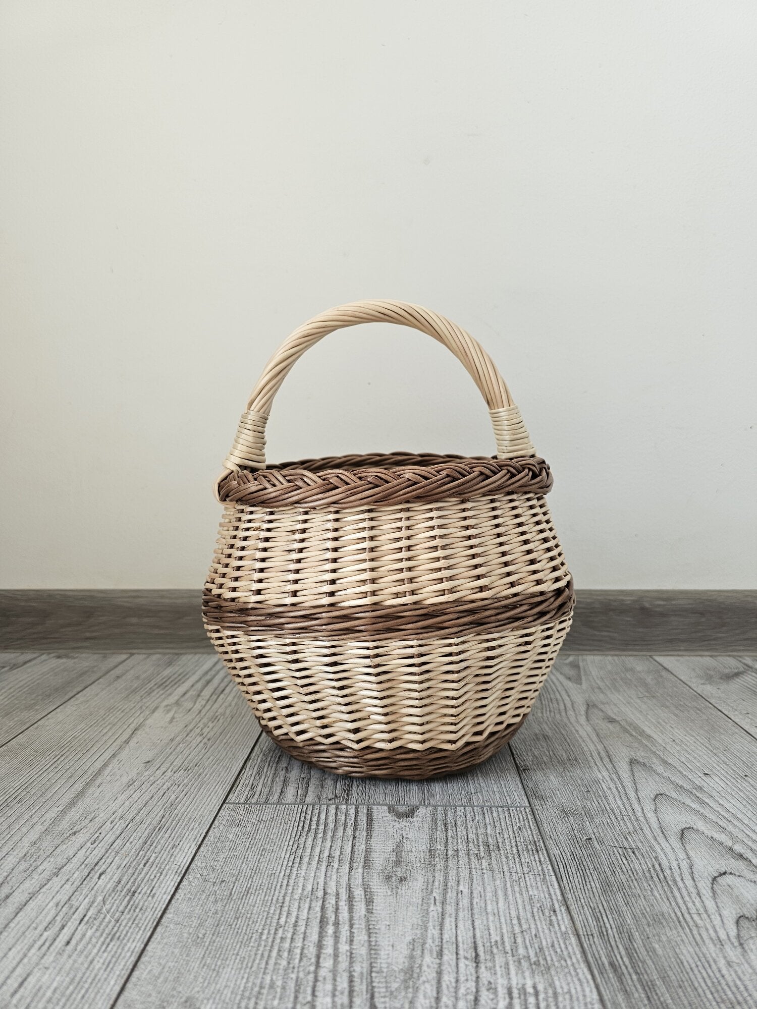 Small wicker basket 021b