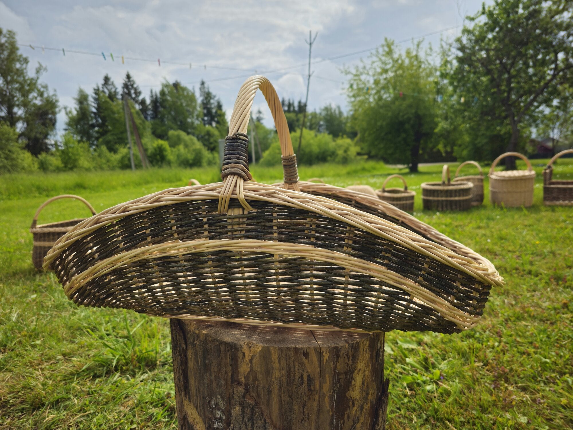 Large wicker basket 027b-1