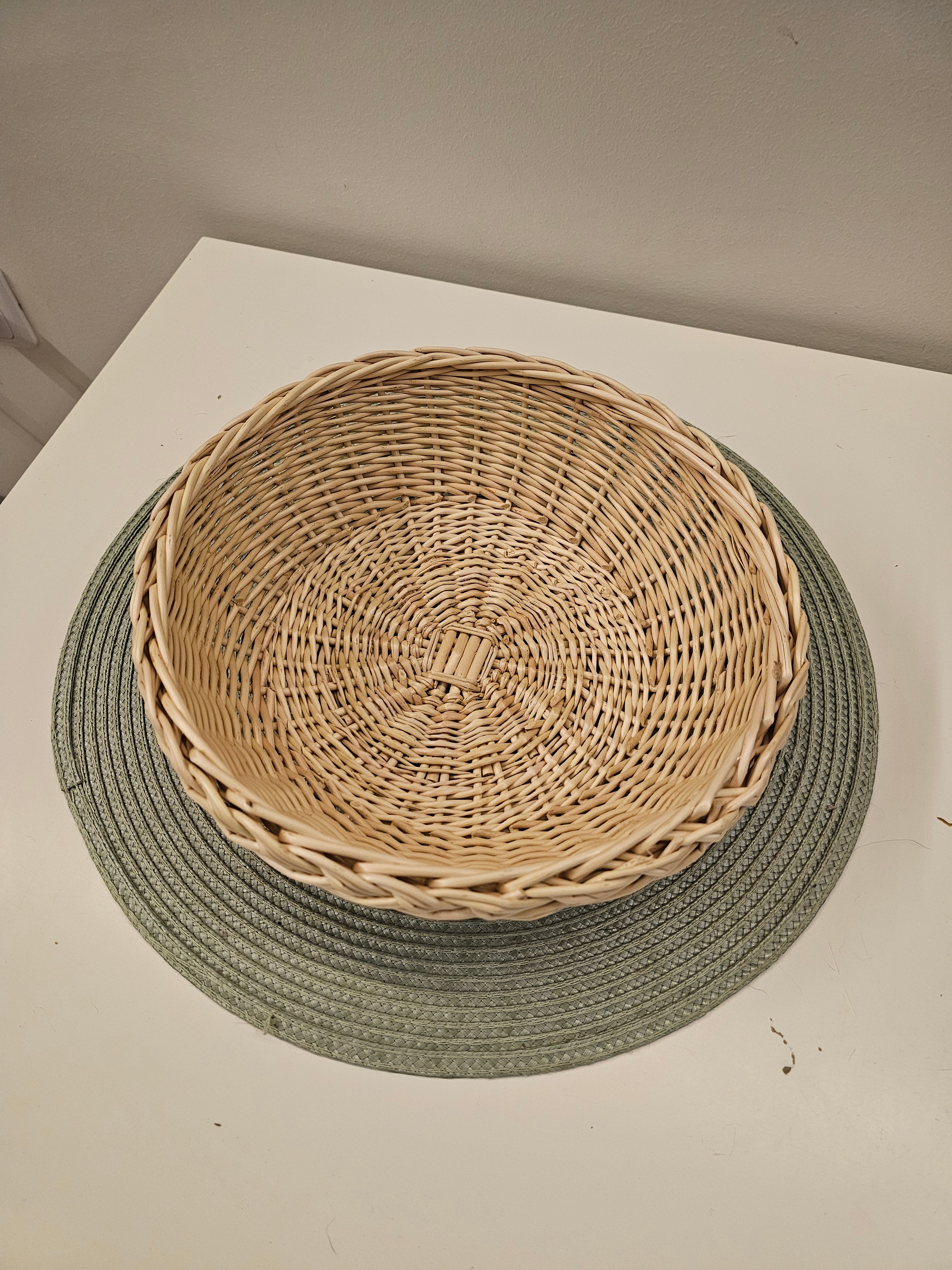Wicker plate 044b