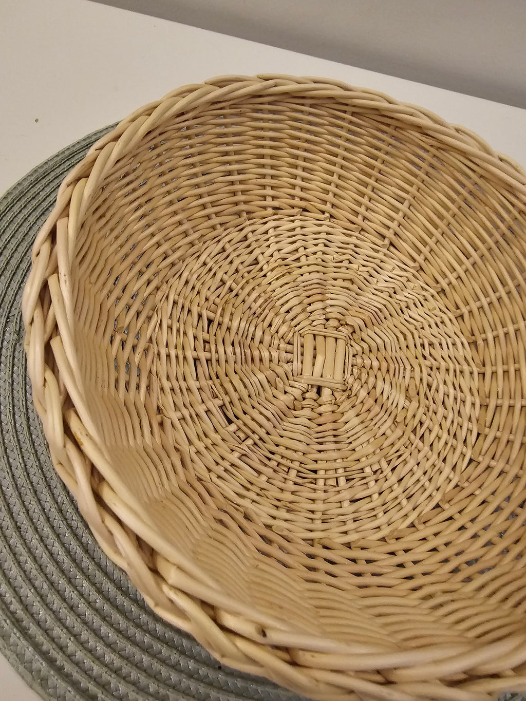 Wicker plate 044b