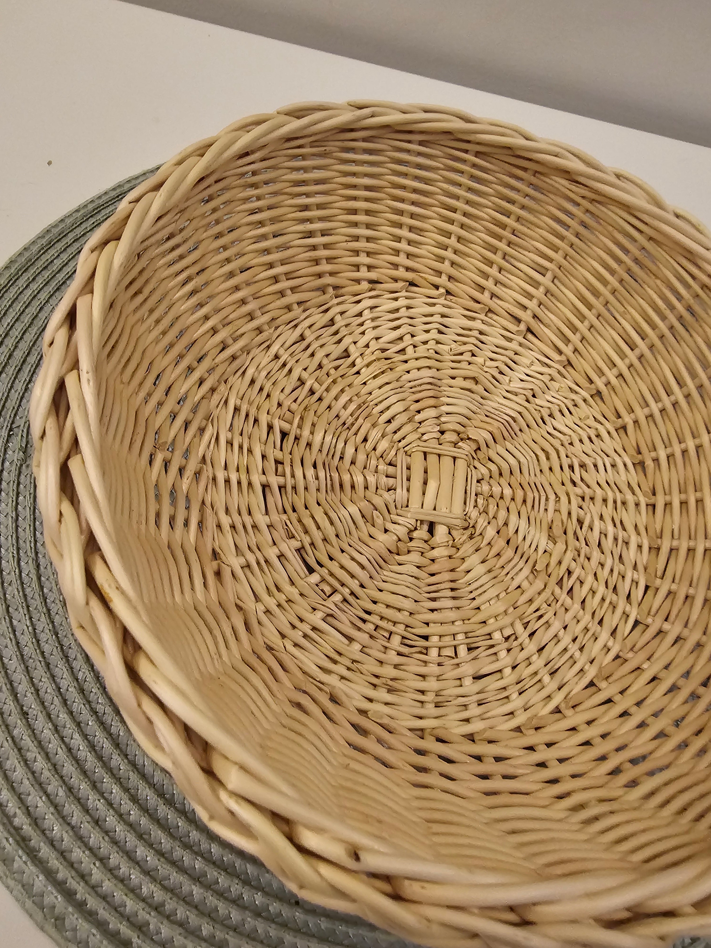 Wicker plate 044b