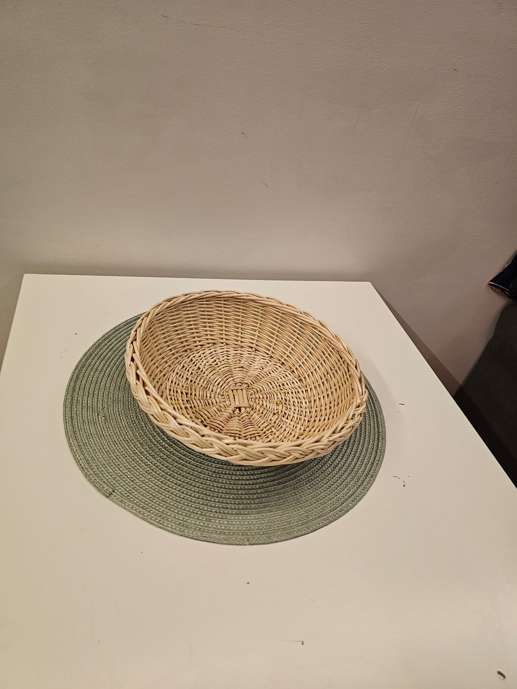 Wicker plate 044b