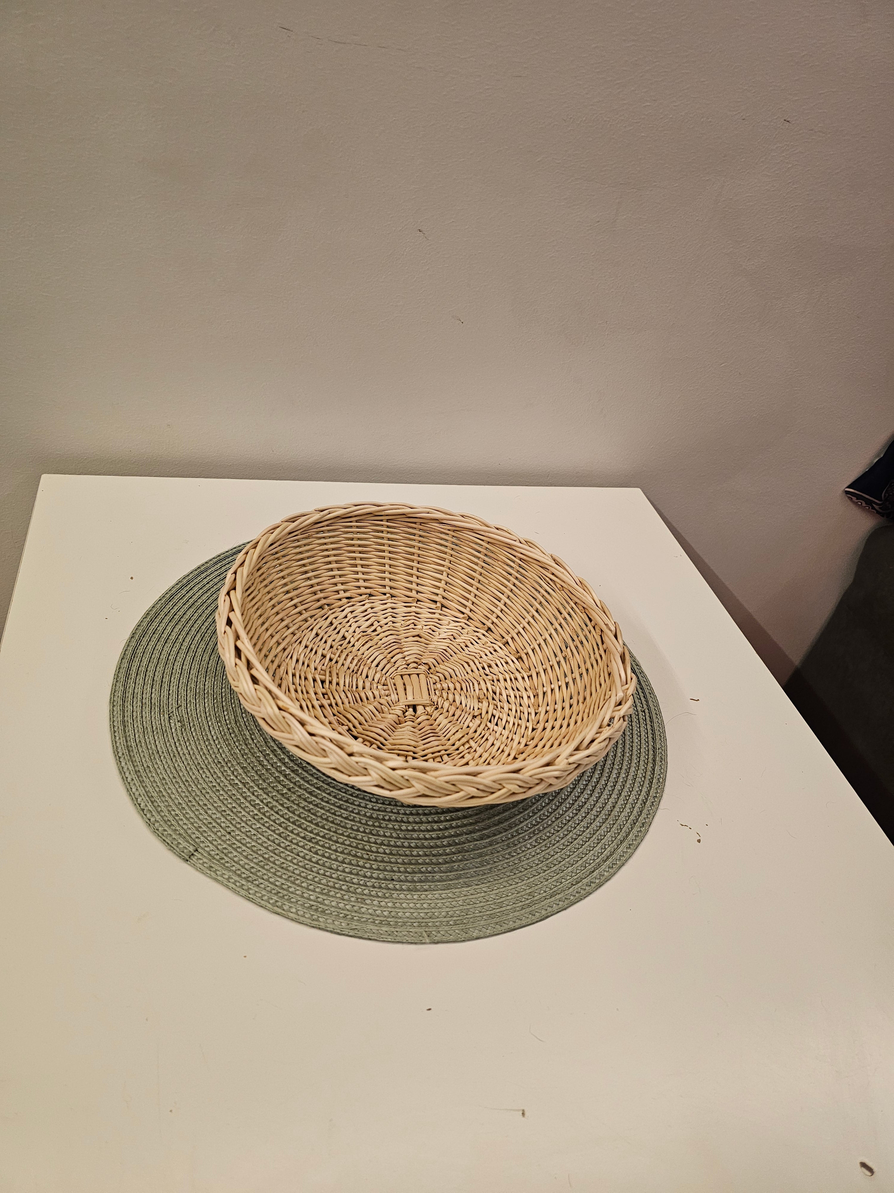 Wicker plate 044b