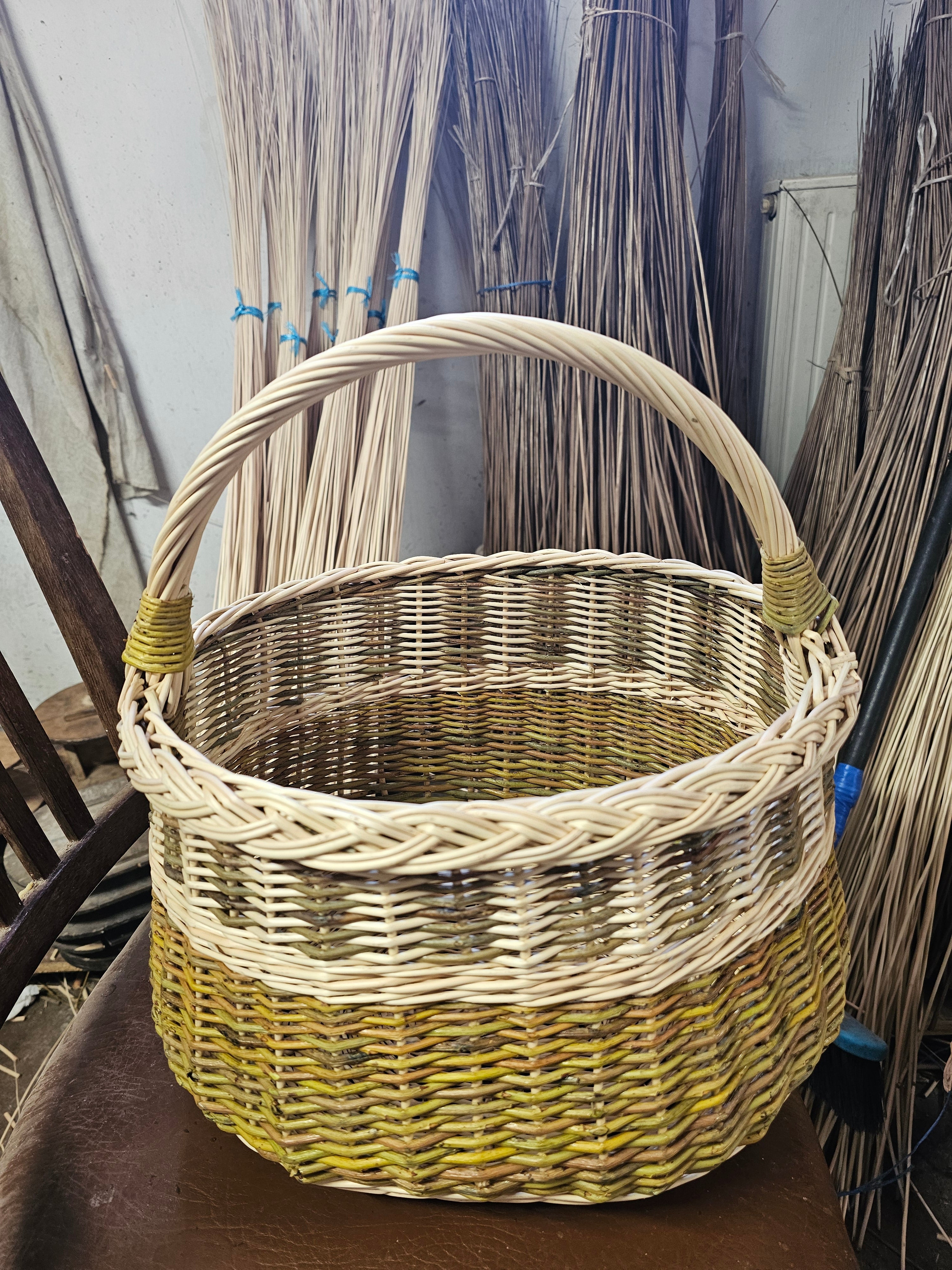 Wicker basket 046b