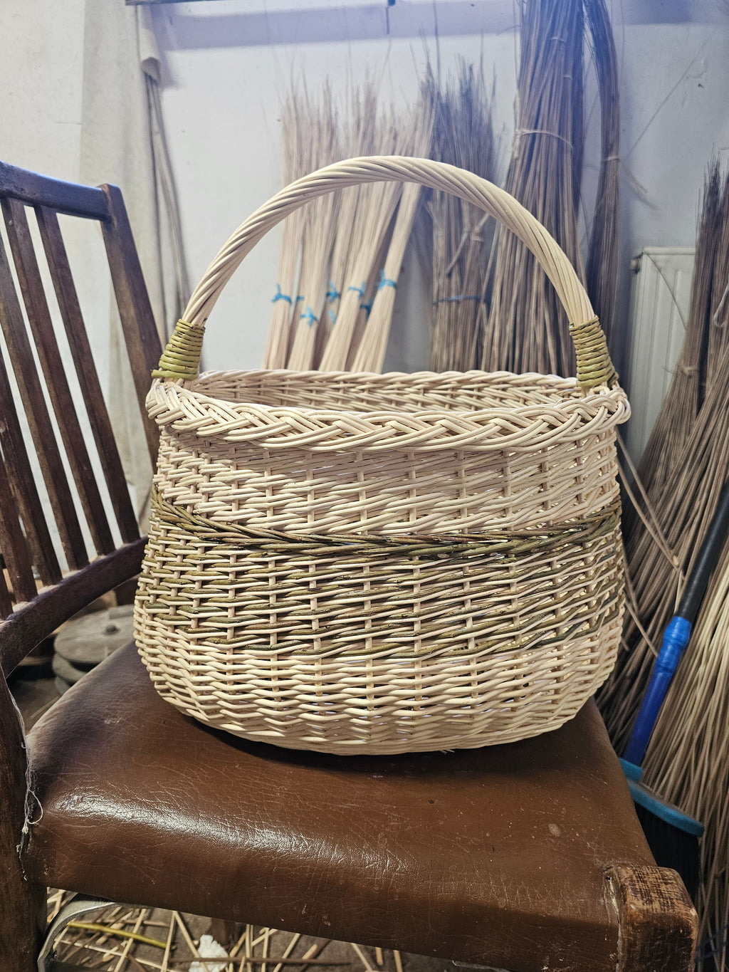 Wicker basket 046b
