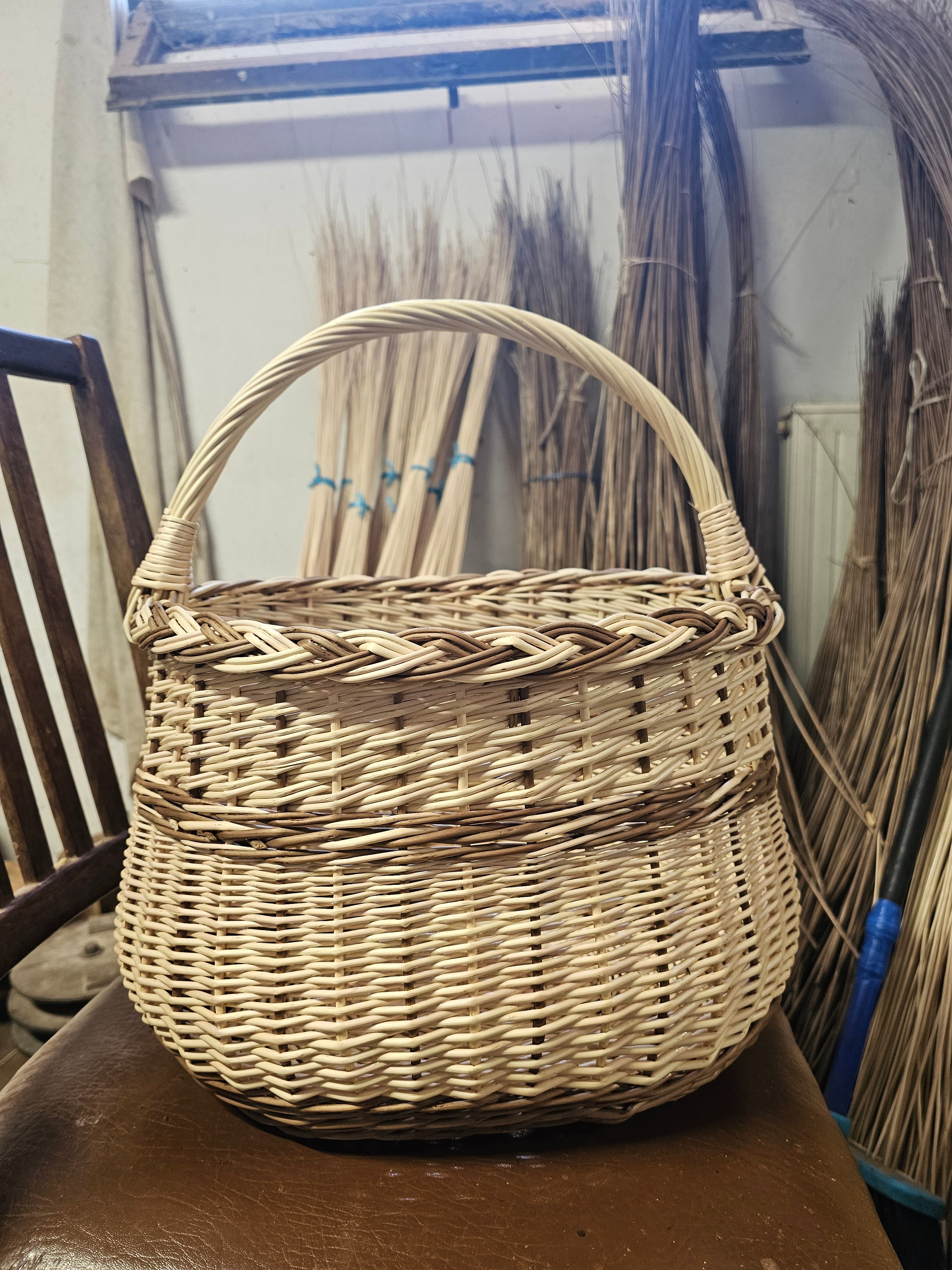 Wicker basket 046b