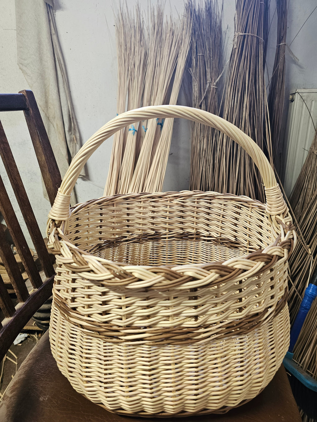Wicker basket 046b