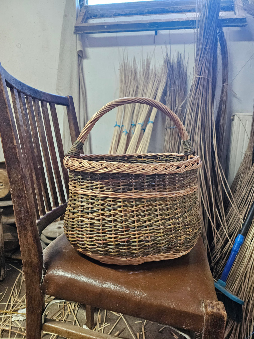 Wicker basket 046b
