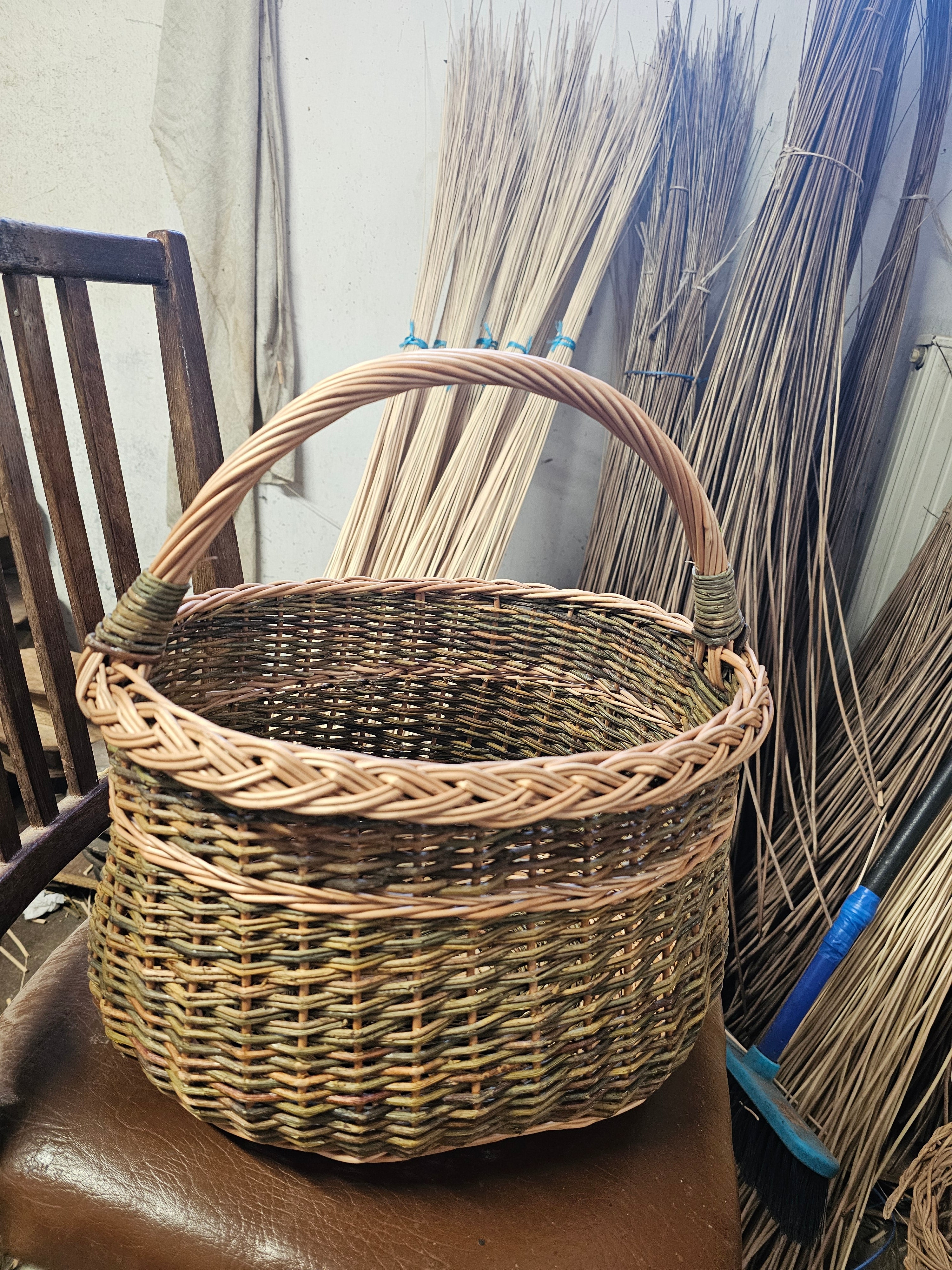 Wicker basket 046b