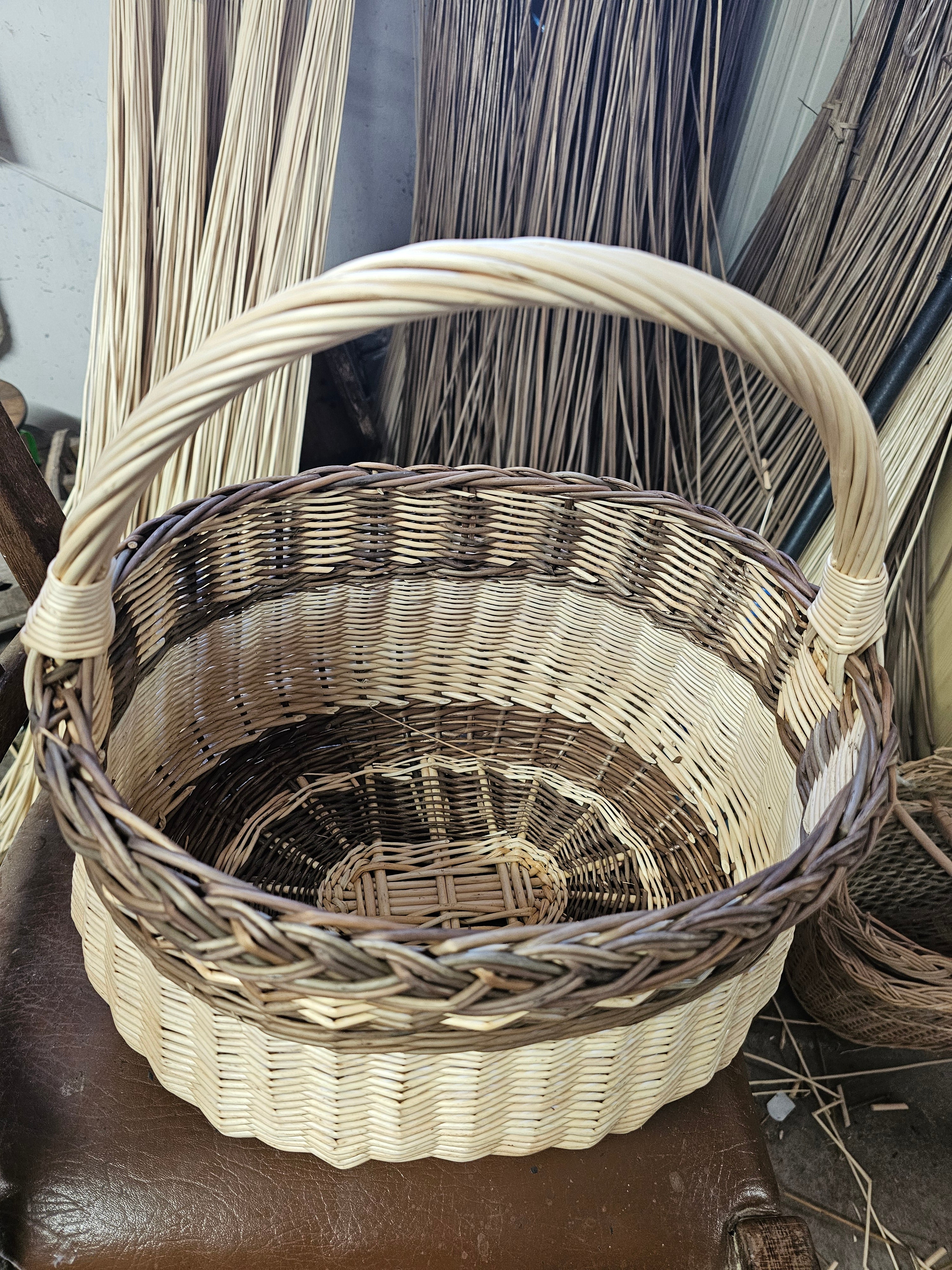 Wicker basket 046b