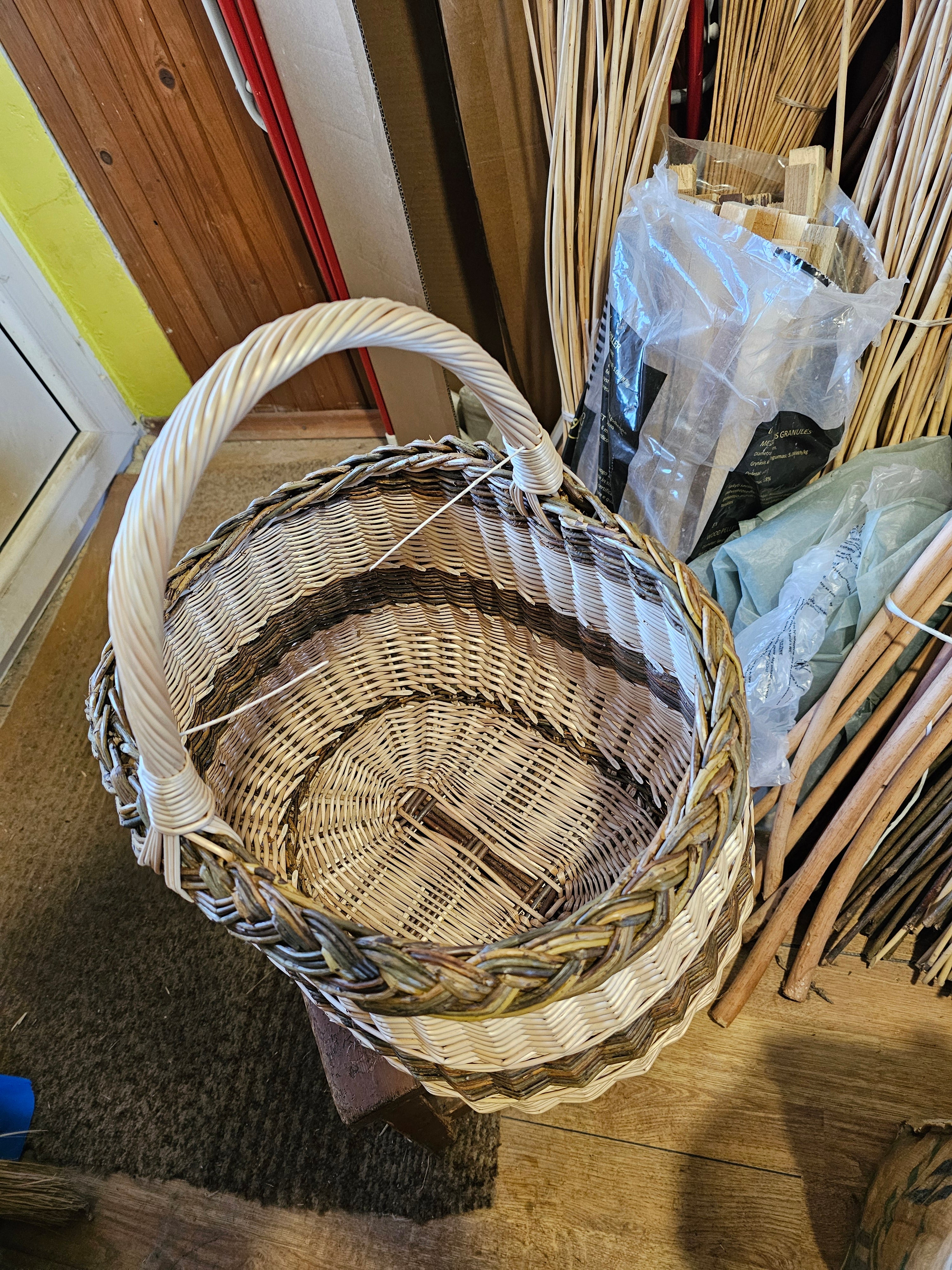 Wicker basket 044r