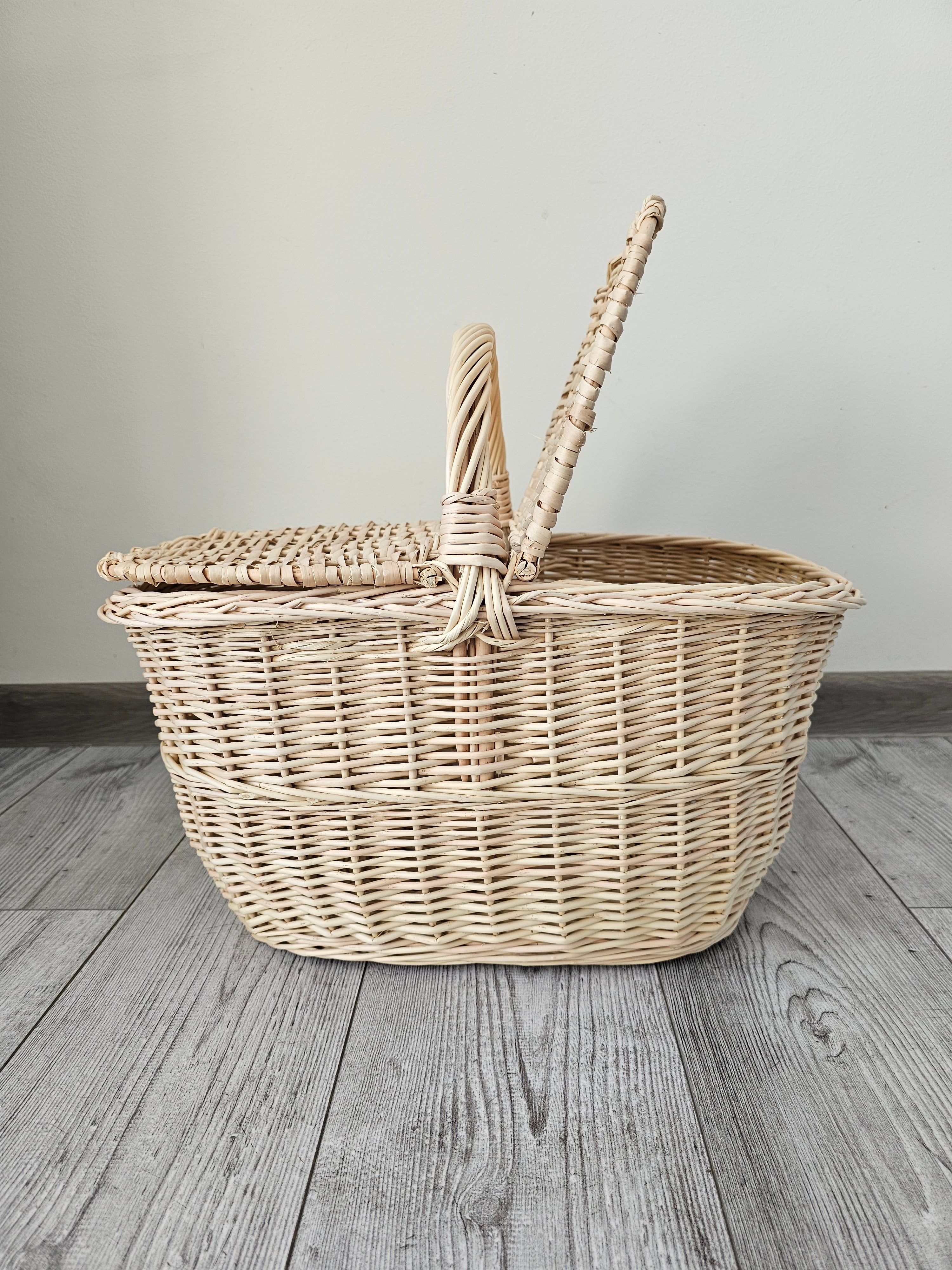 Wicker picnic basket 022b