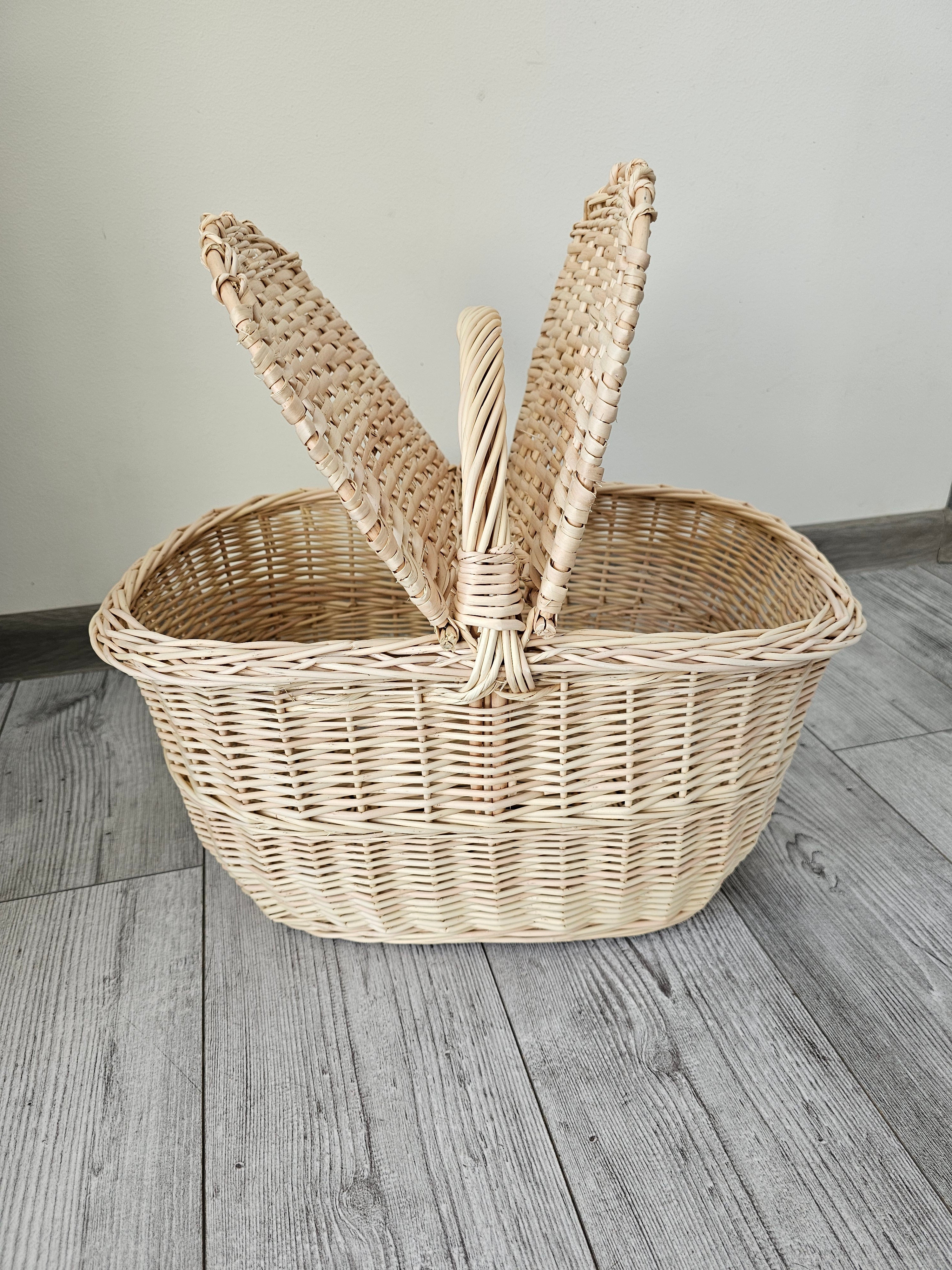 Wicker picnic basket 022b