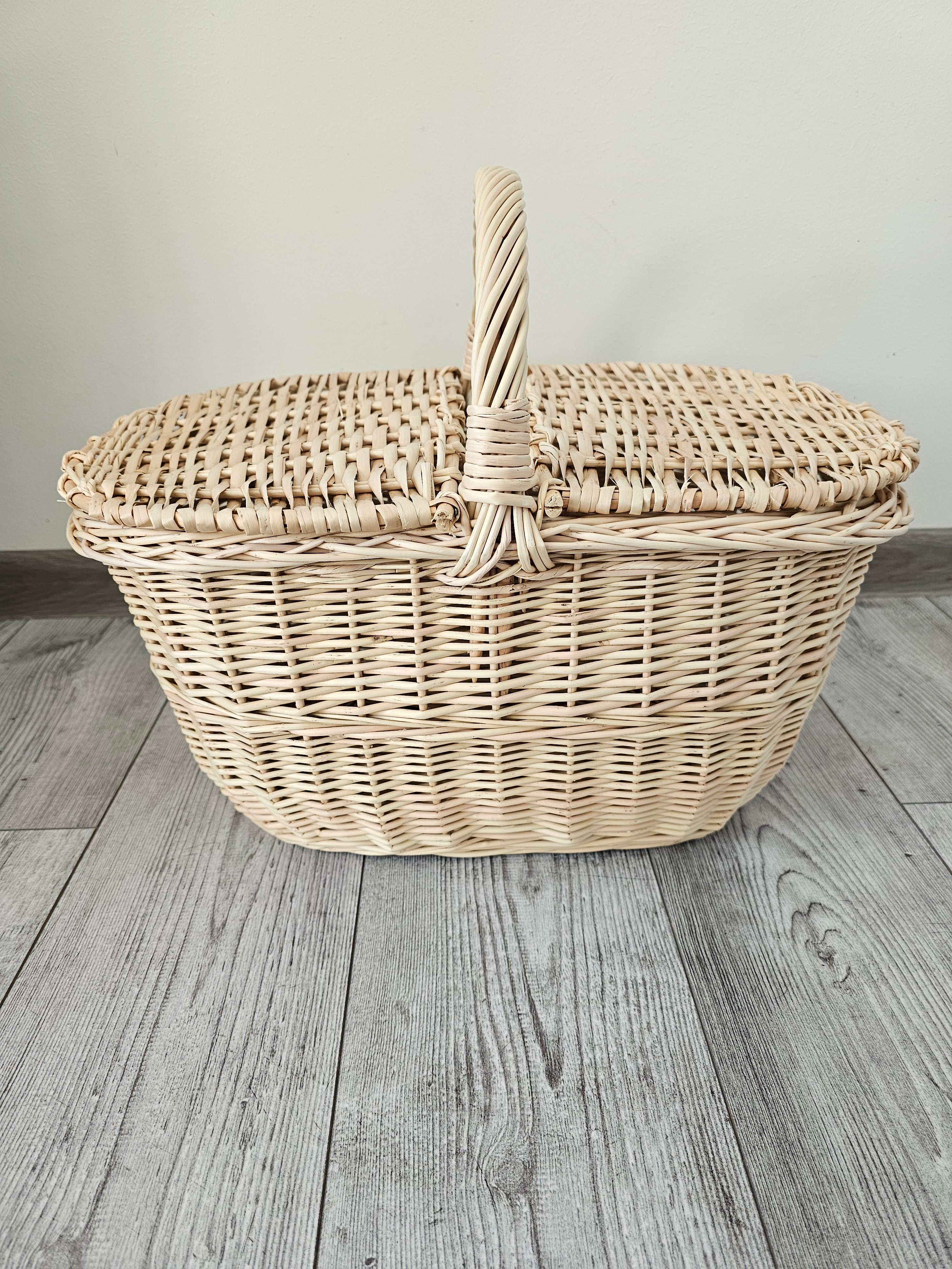 Wicker picnic basket 022b