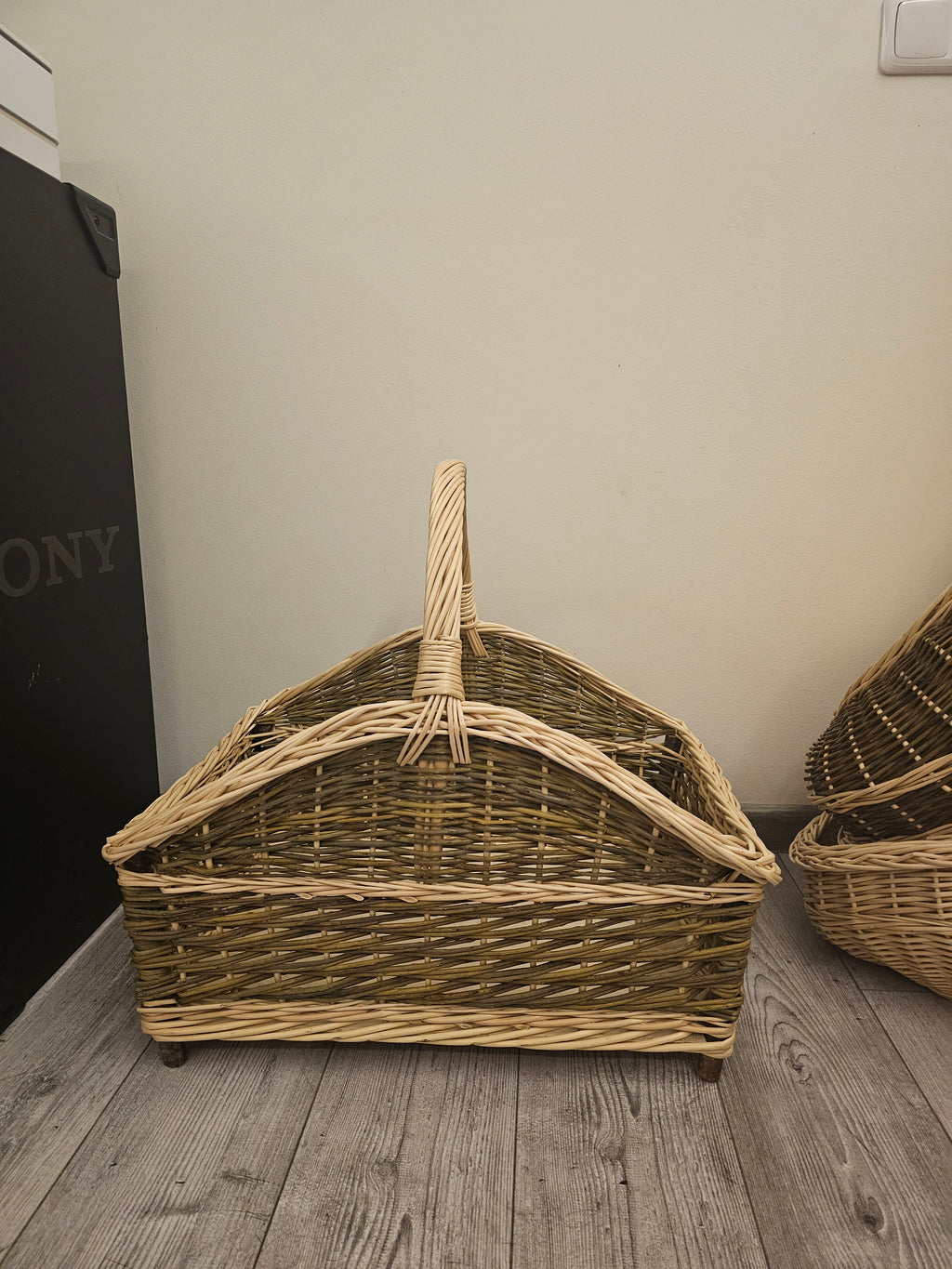 Wicker firewood basket 012b