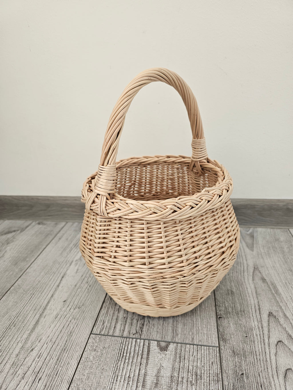 Small wicker basket 021b