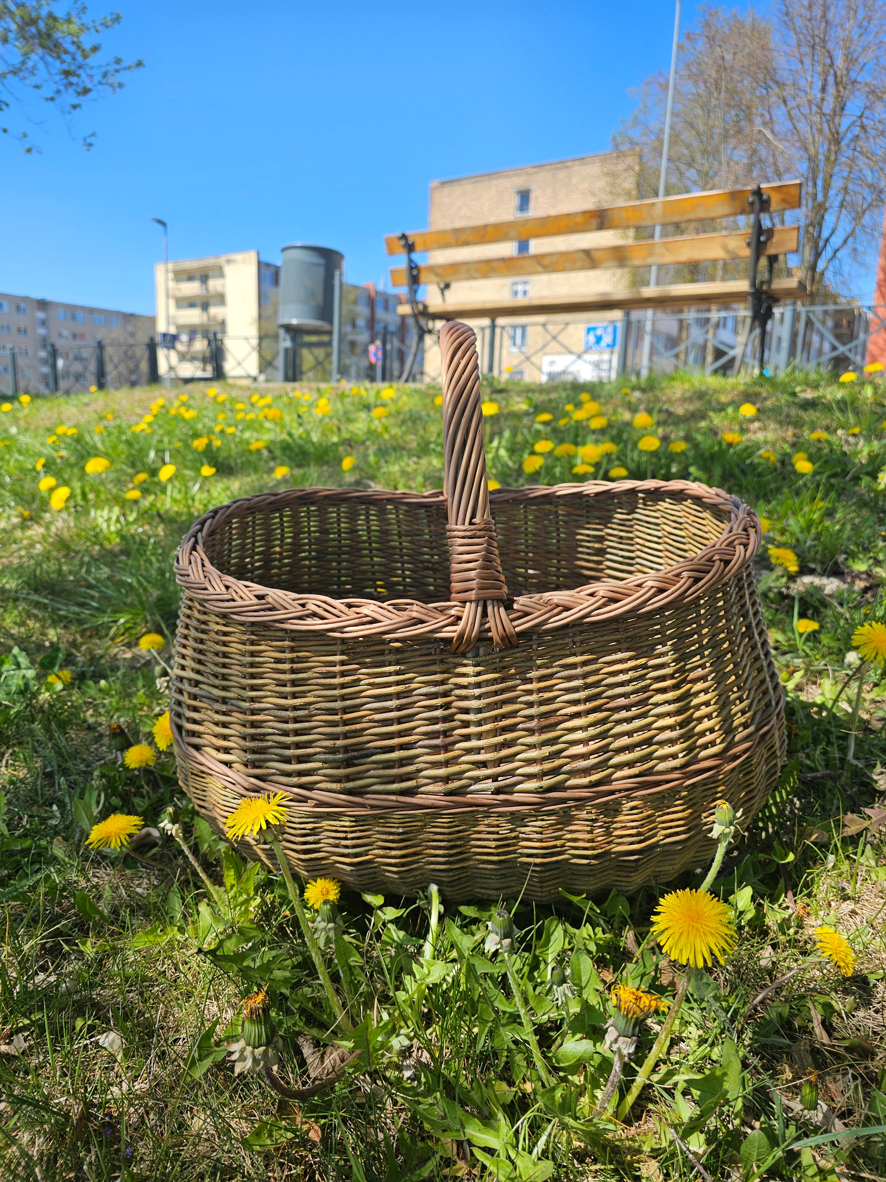 Large wicker basket 047b