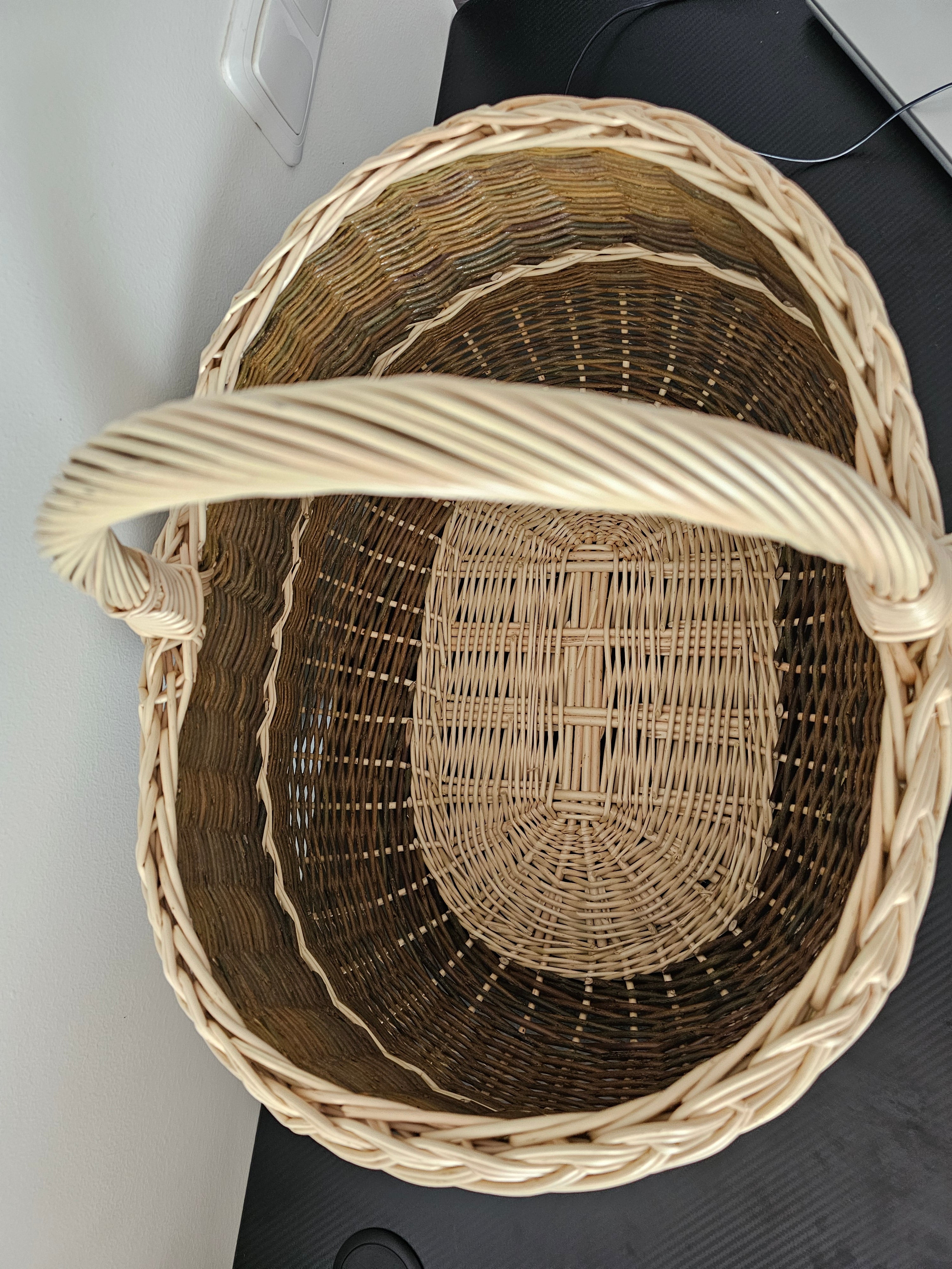 Large wicker basket 047b