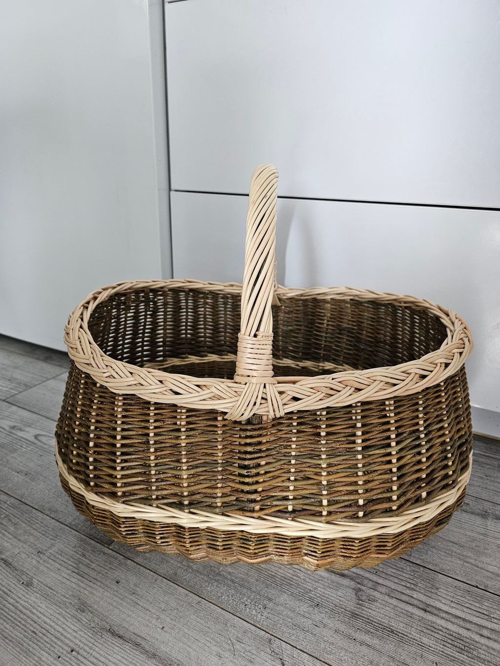 Large wicker basket 047b
