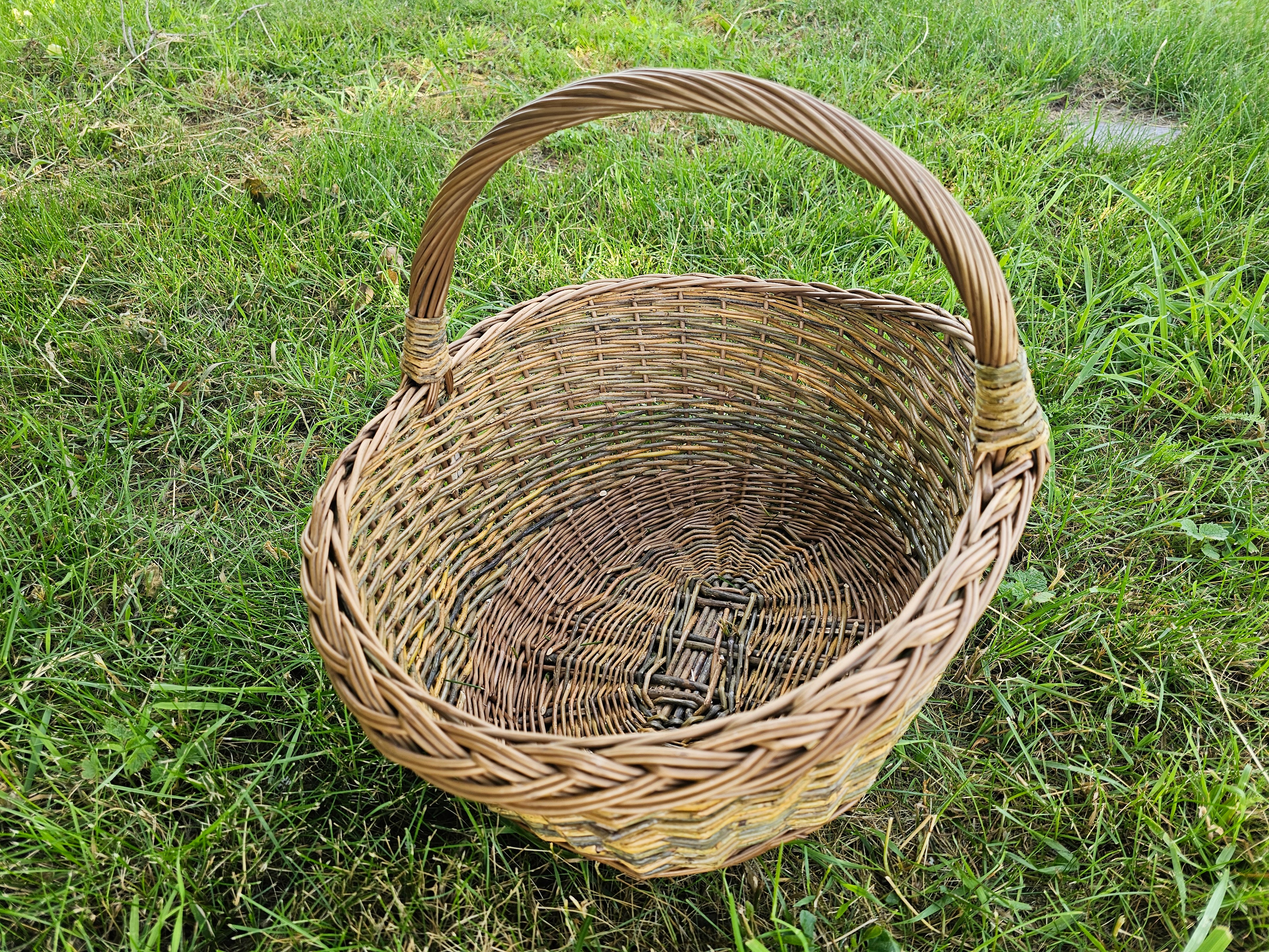 Wicker basket 045b