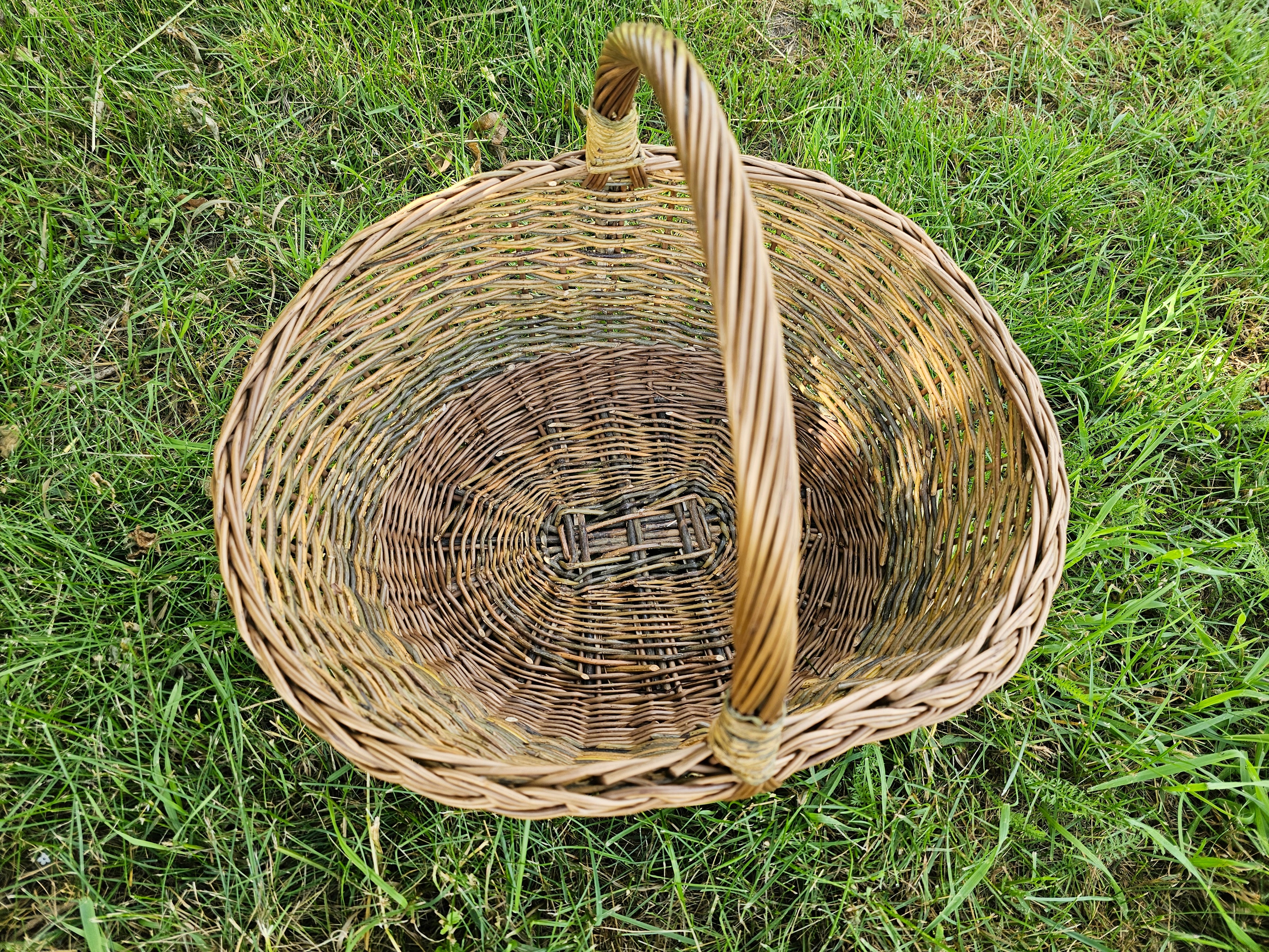 Wicker basket 045b