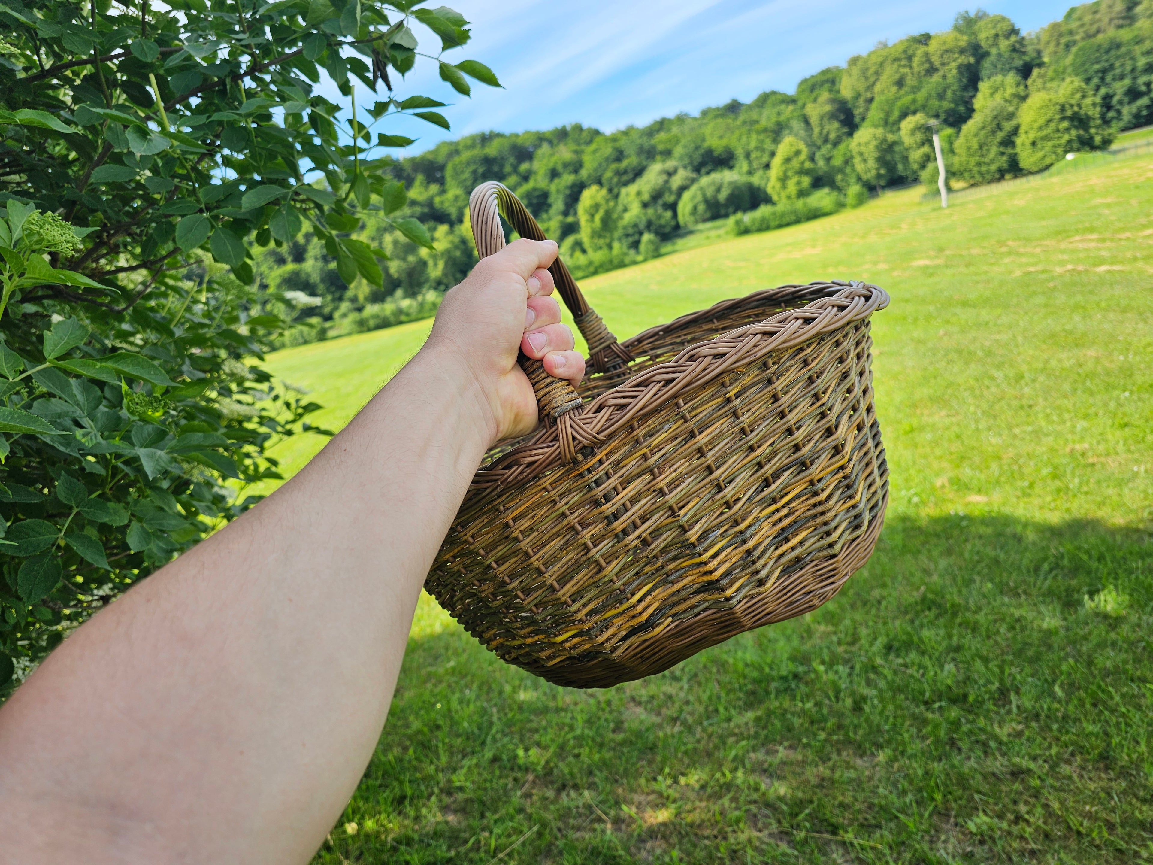 Wicker basket 045b