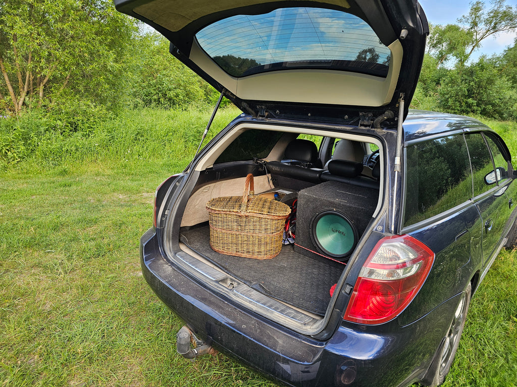 Dark picnic basket 011b
