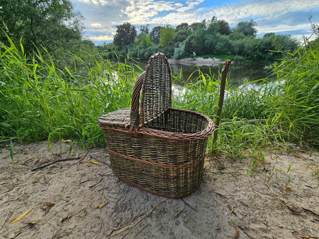 Dark picnic basket