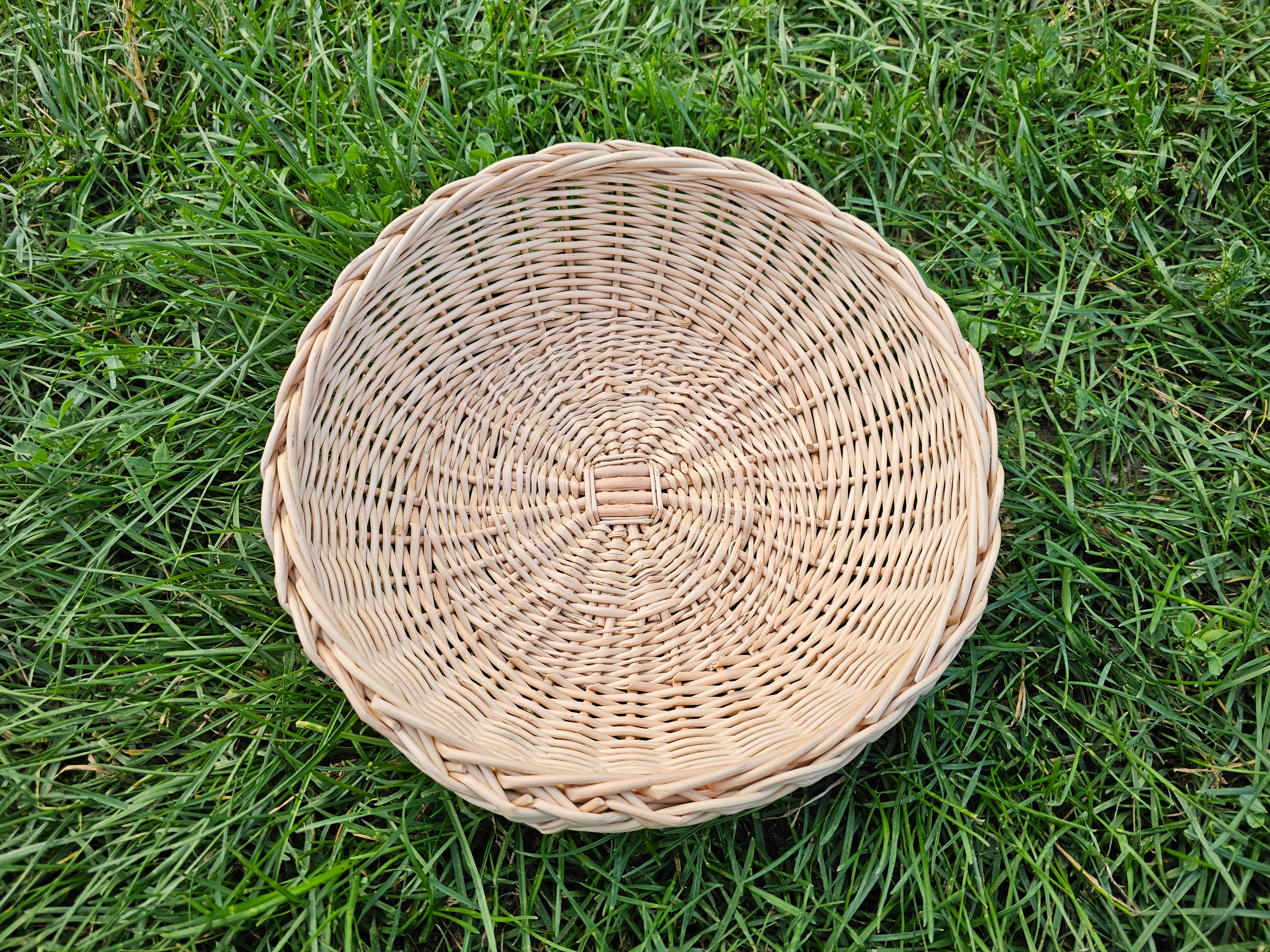 Wicker plate 044b