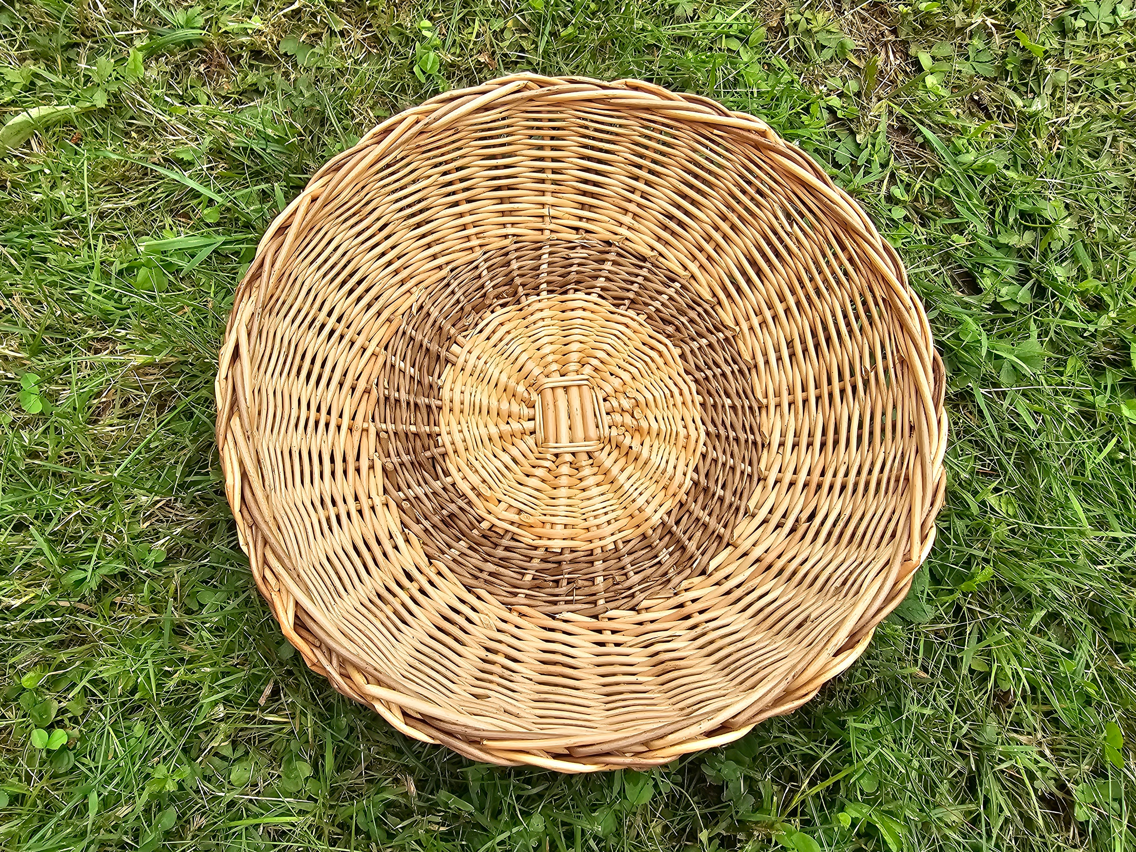 Wicker plate 044b
