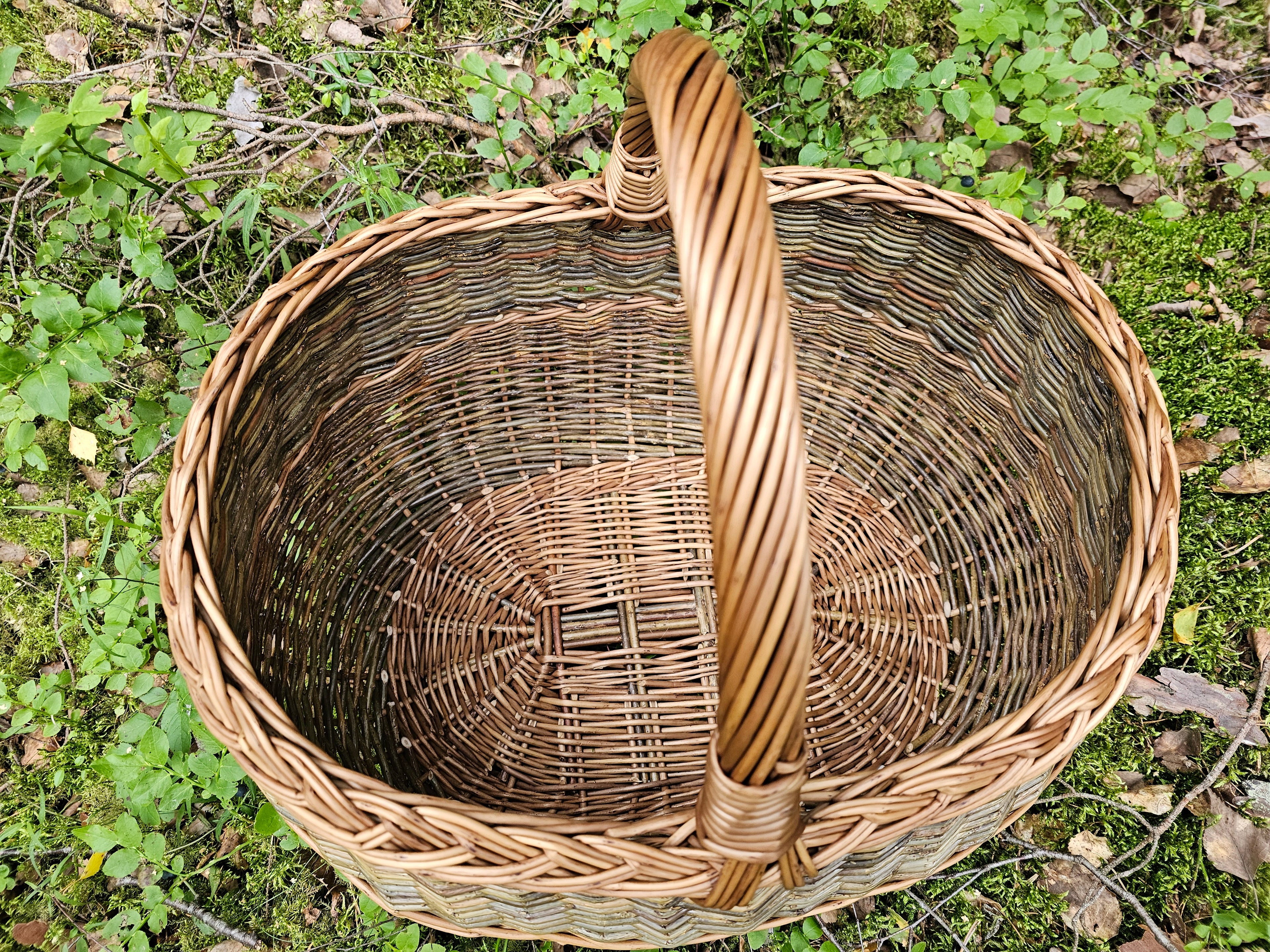 Large wicker basket 047b
