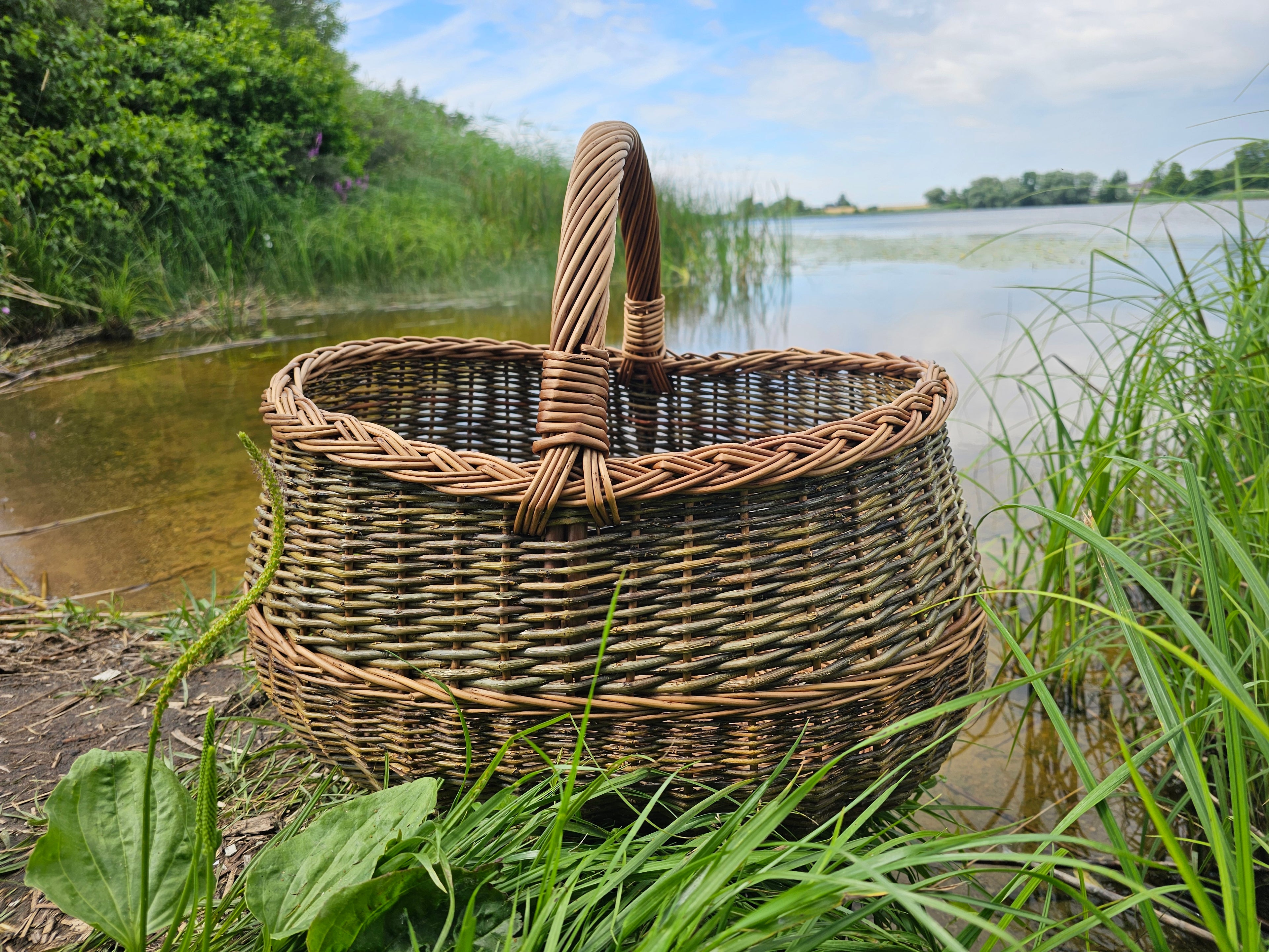 Large wicker basket 047b