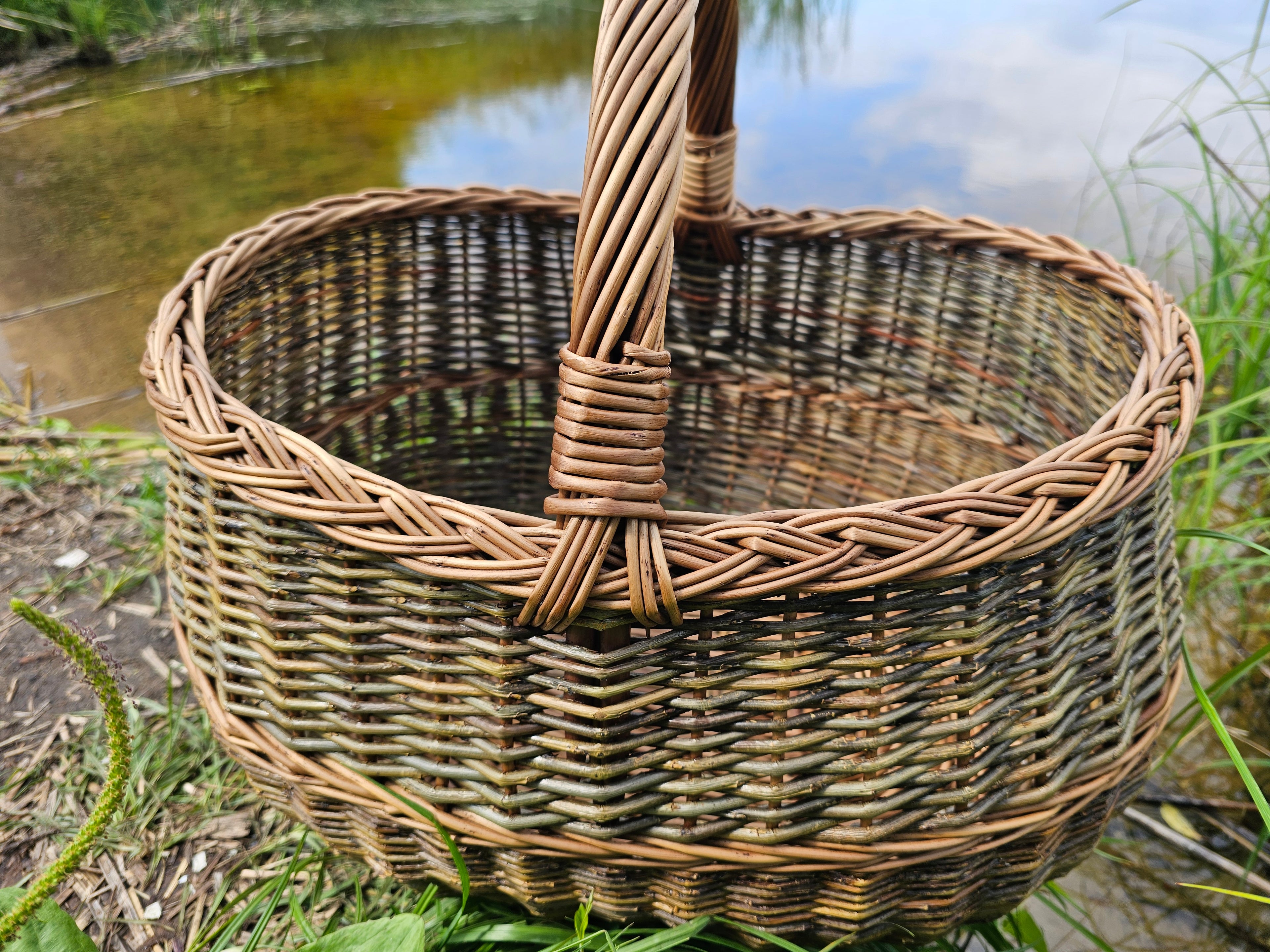 Large wicker basket 047b