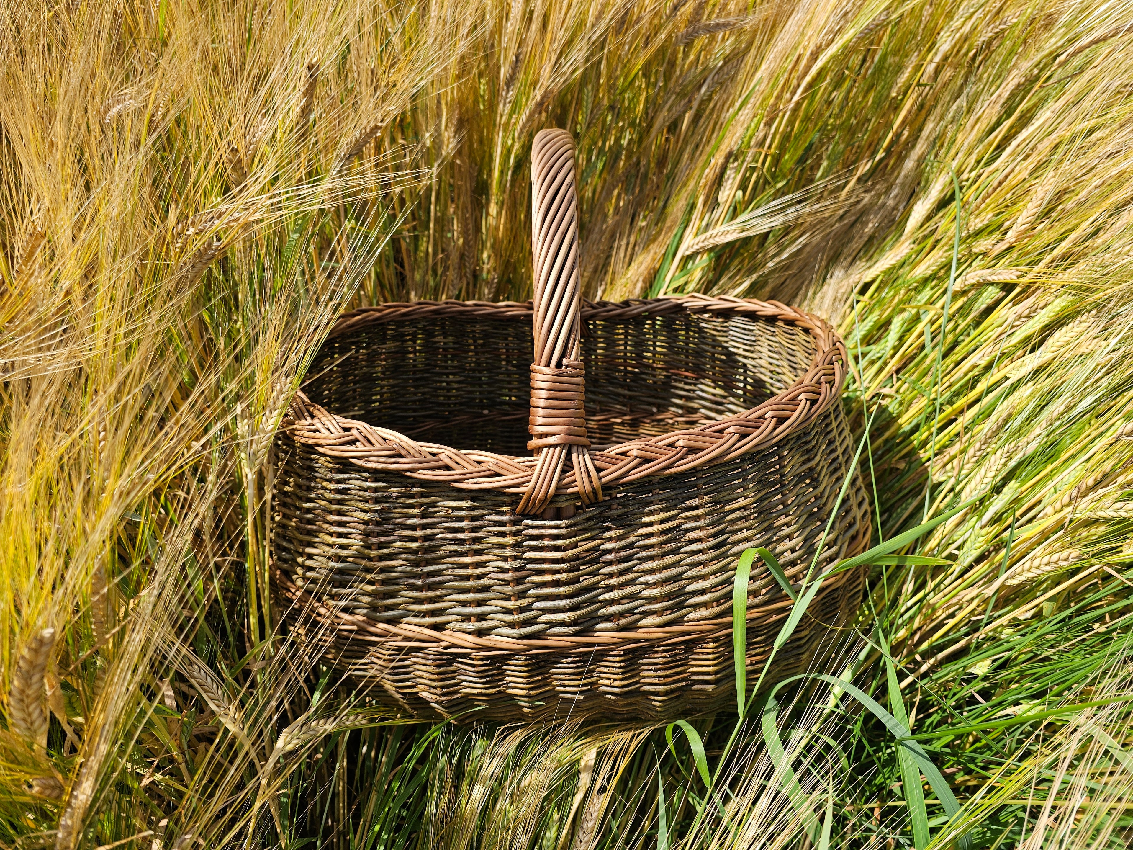 Large wicker basket 047b