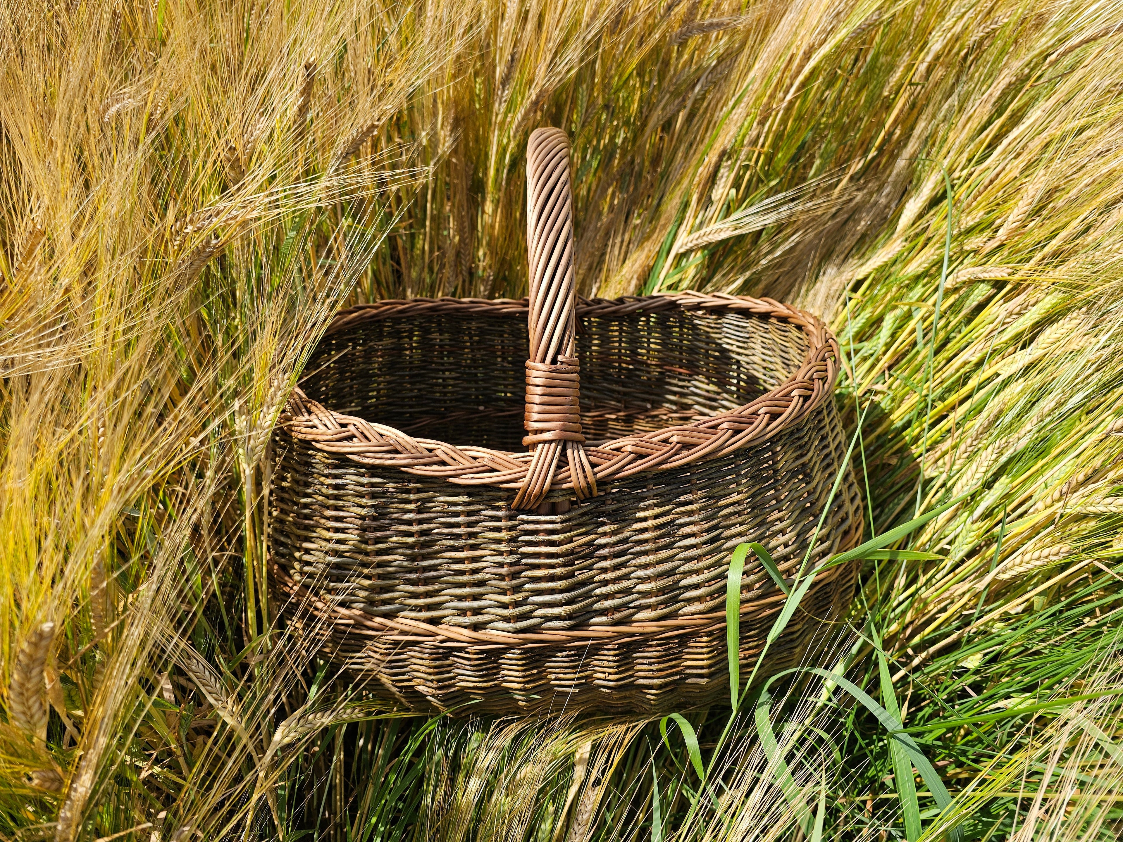 Extra Large Wicker Storage Basket — side view