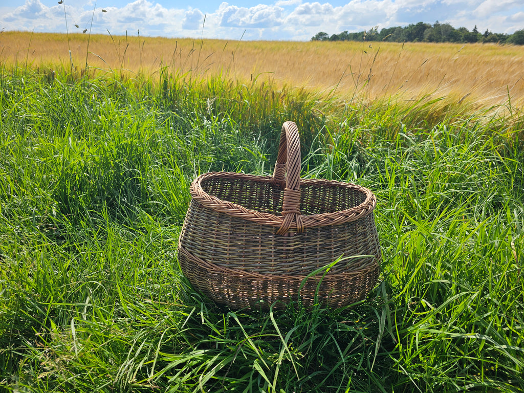 Large wicker basket 047b