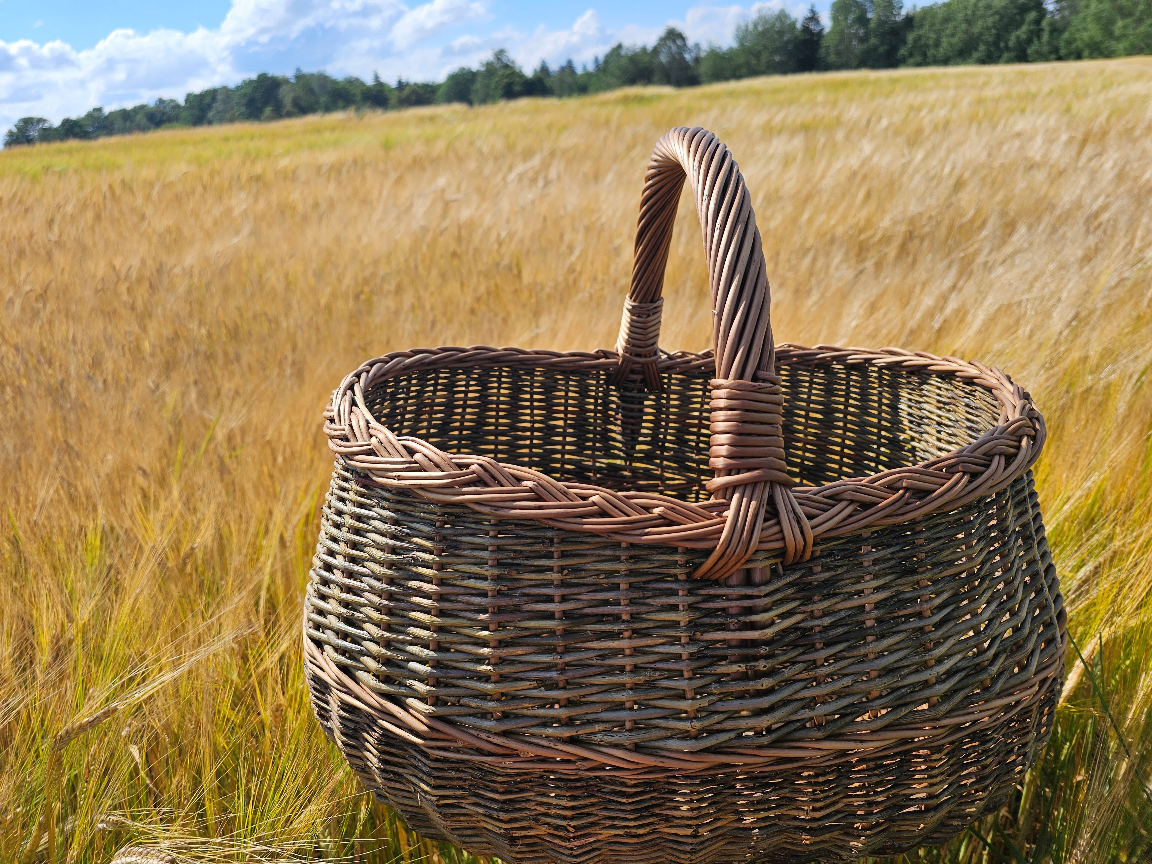 Large wicker basket 047b