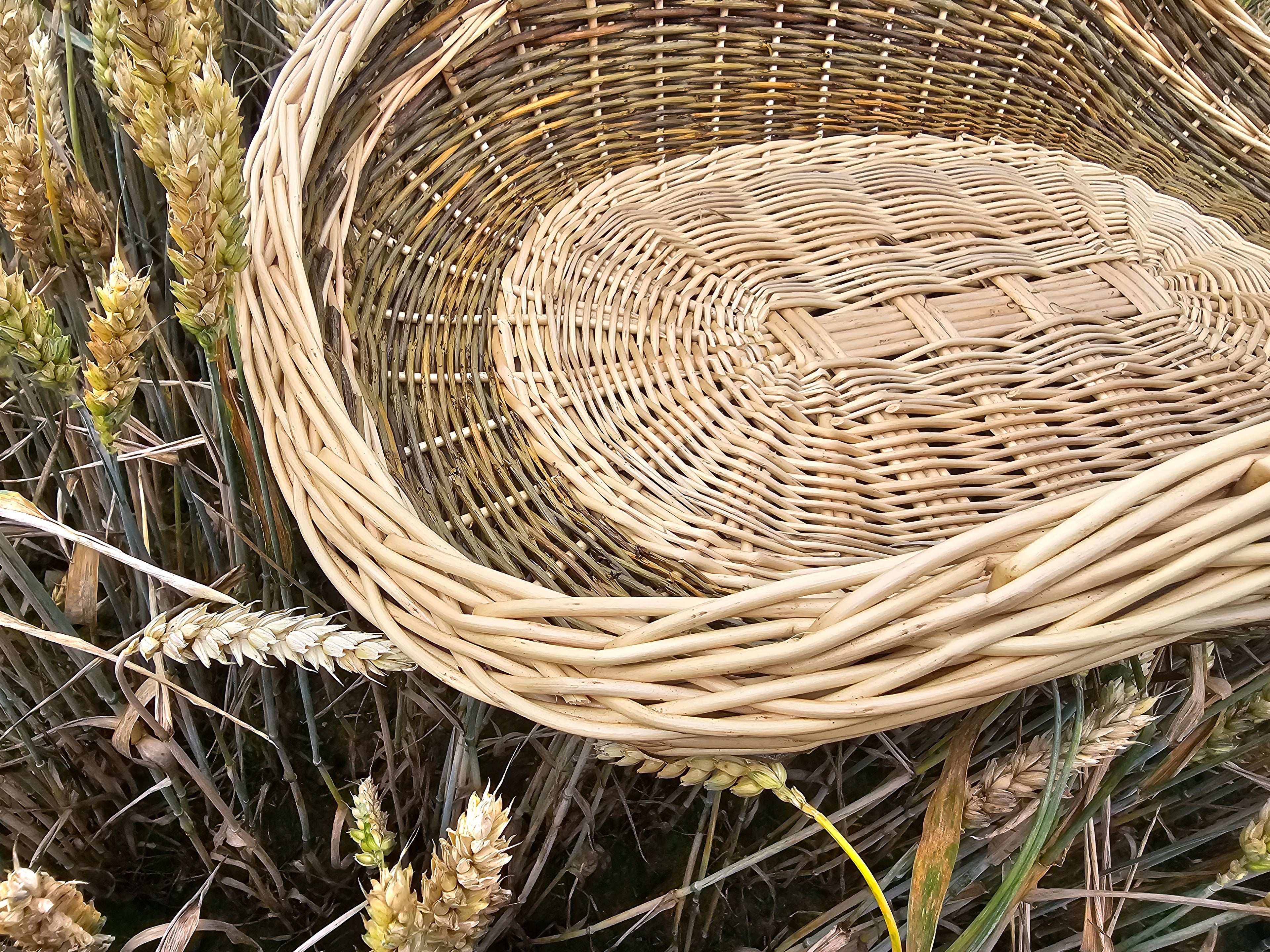 Large wicker basket 027b-1