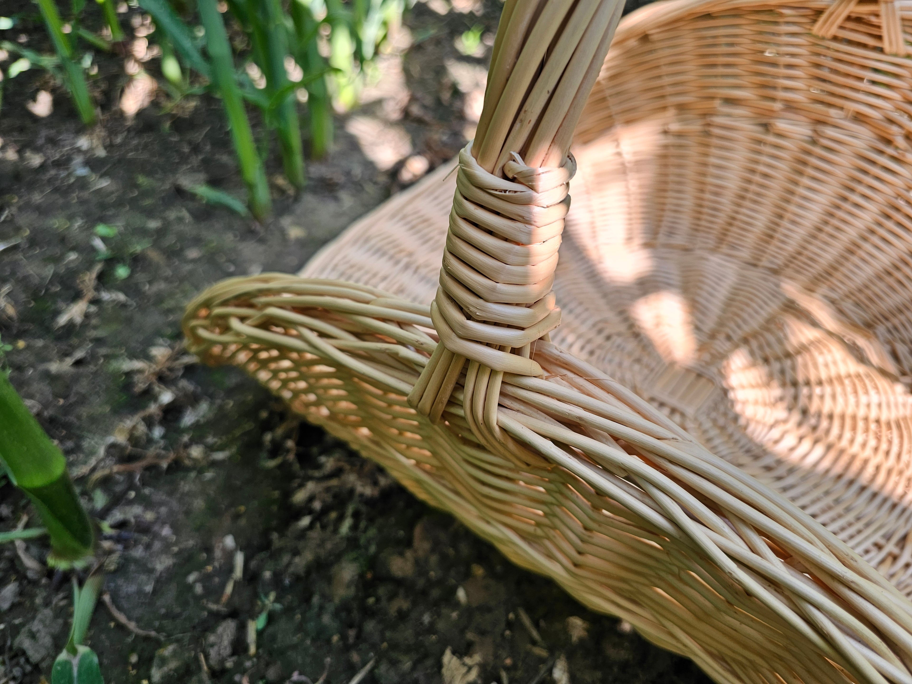Wicker flower basket 031b
