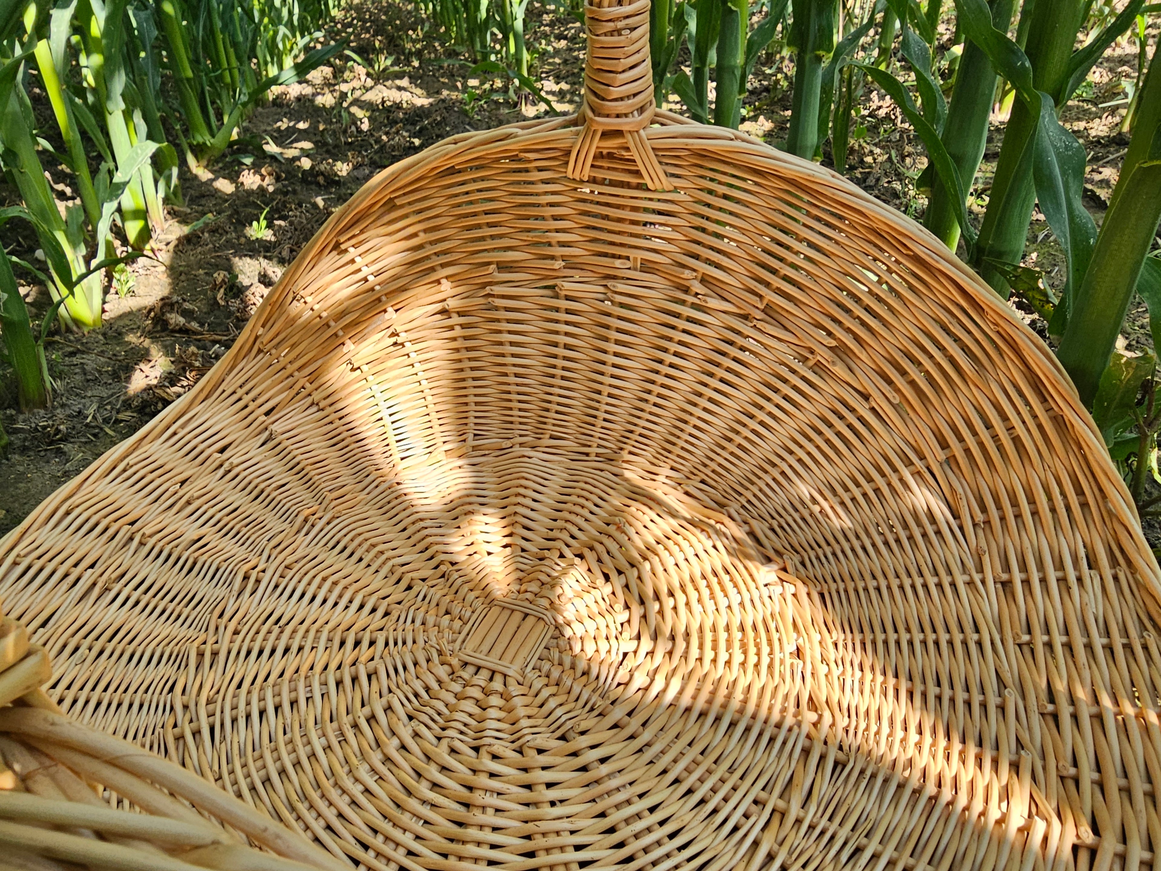Wicker flower basket 031b