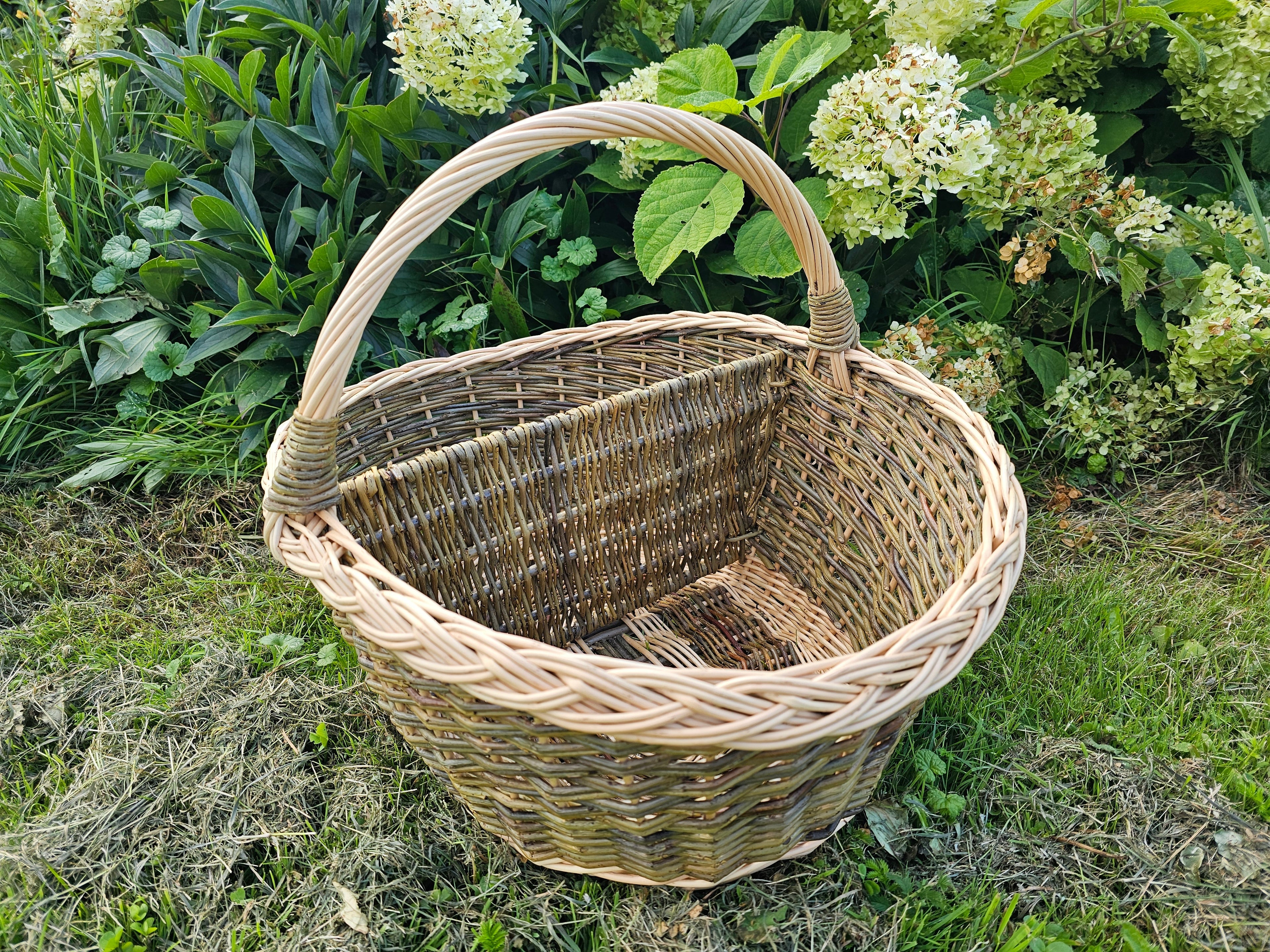 Wicker Picnic Basket with Divider — view 15