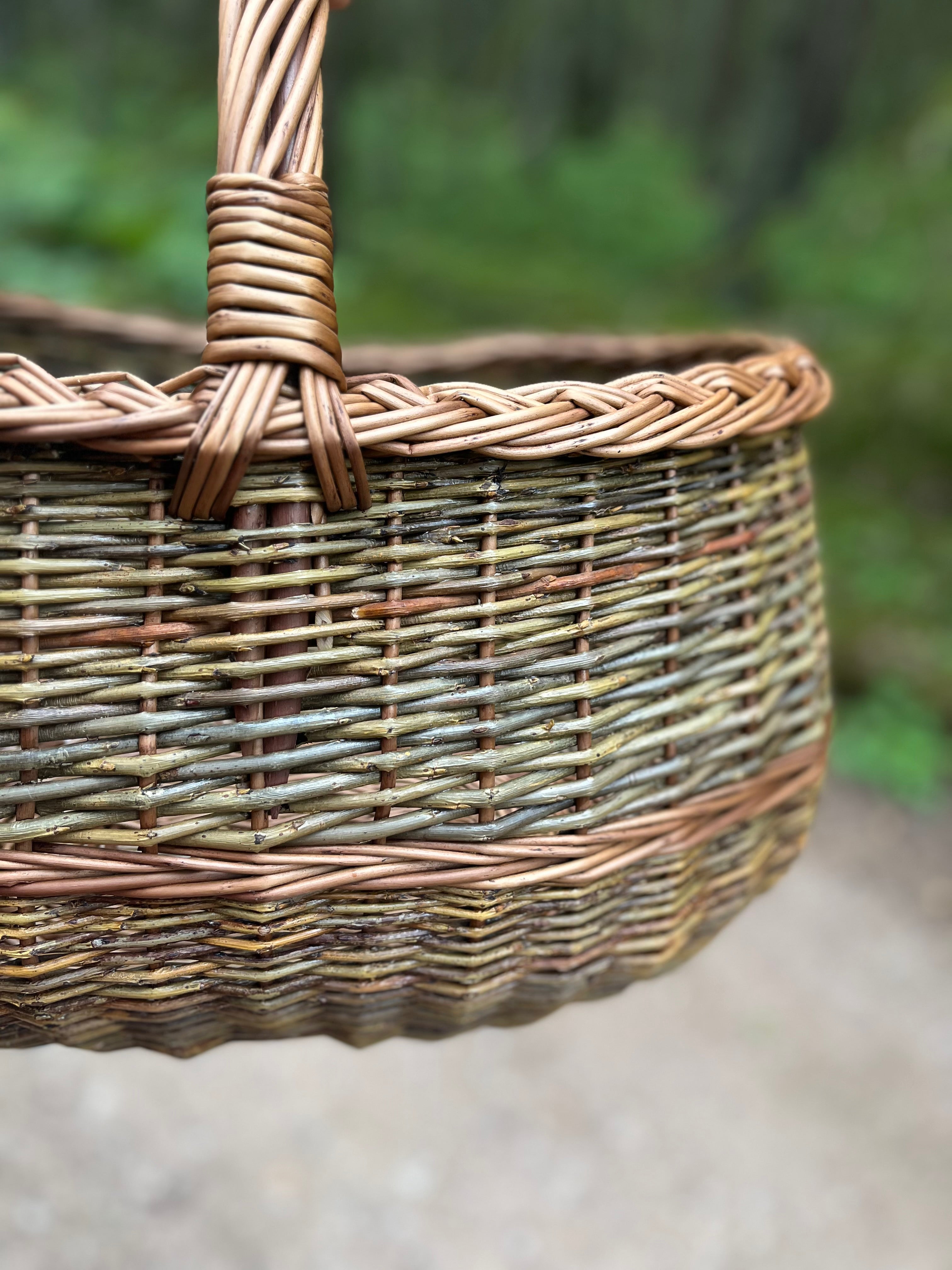 Large wicker basket 047b
