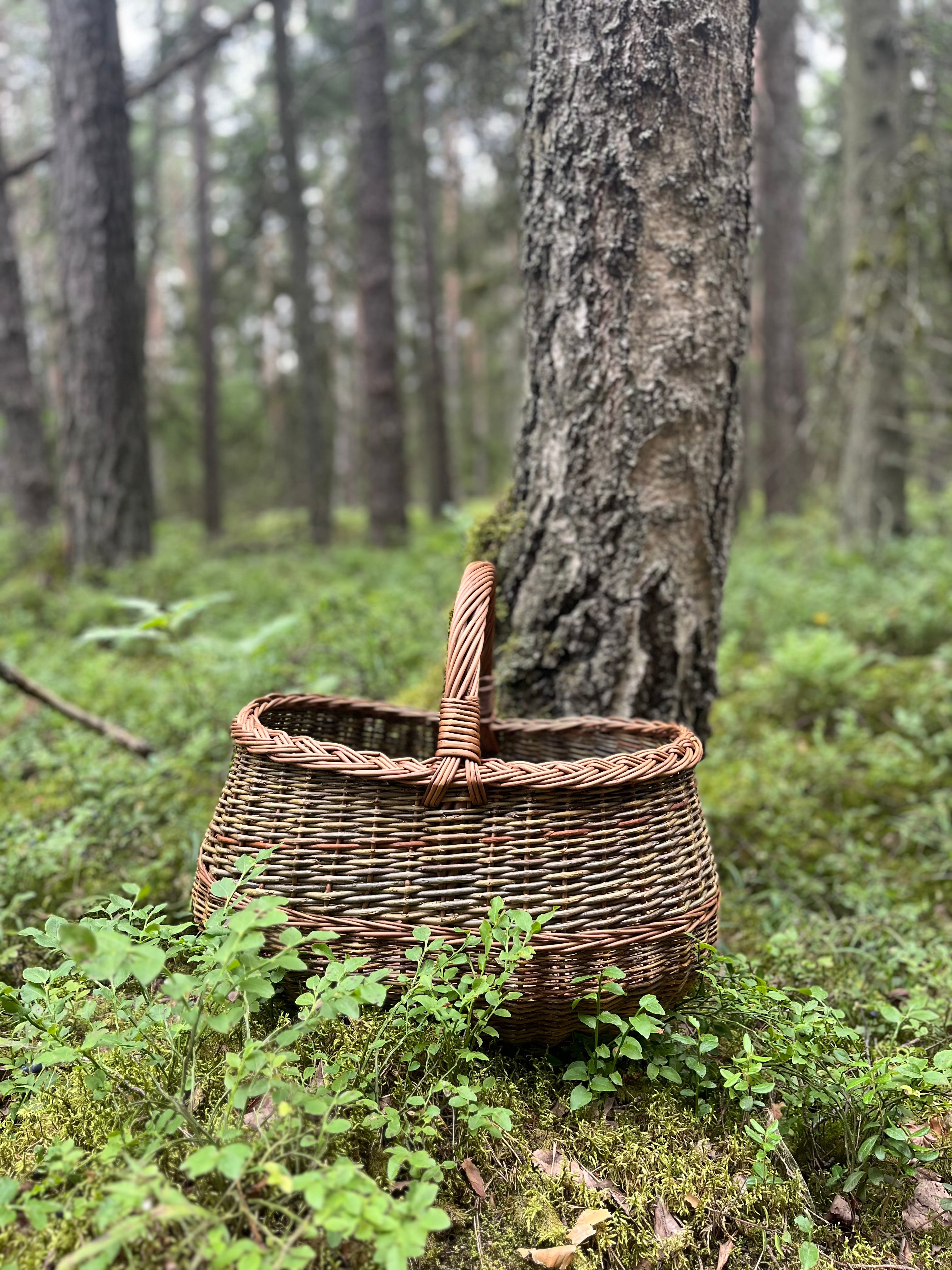 Large wicker basket 047b