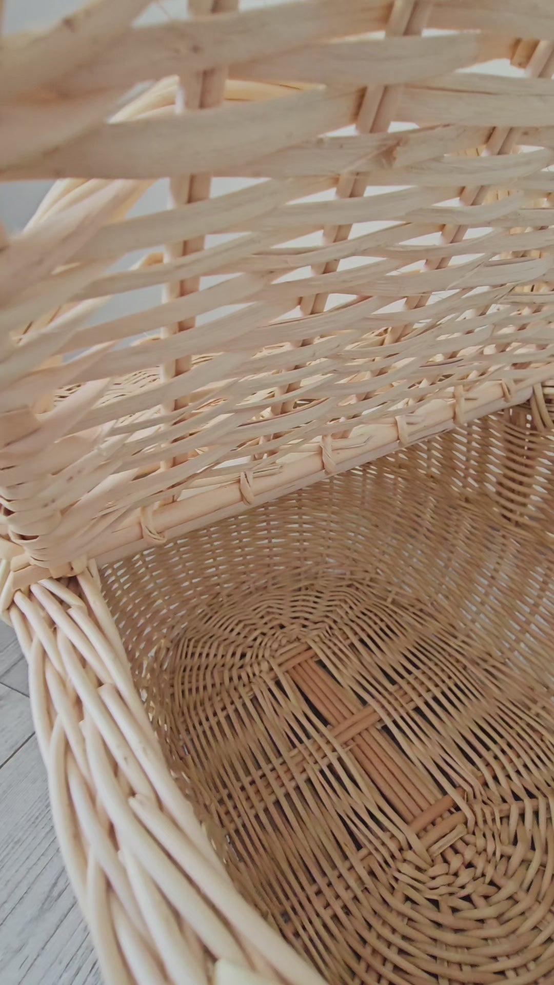 Wicker picnic basket 022b