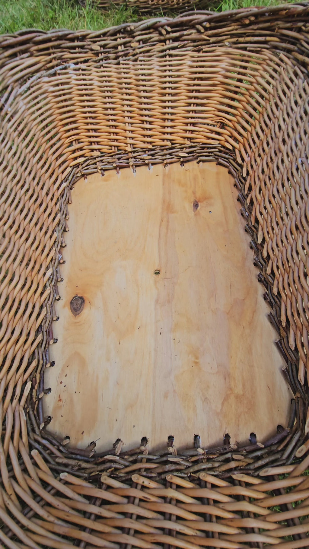 Wicker gathering basket 032r