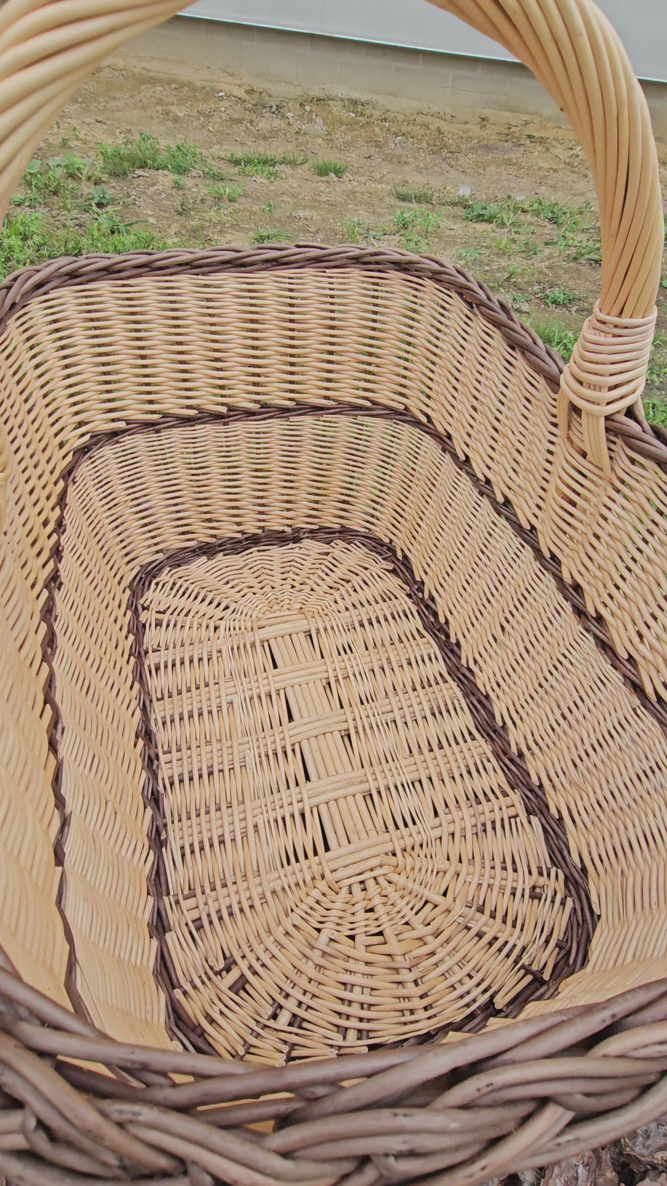 Large willow basket 052b