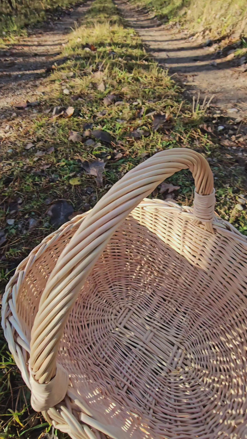 Small wicker basket 051b