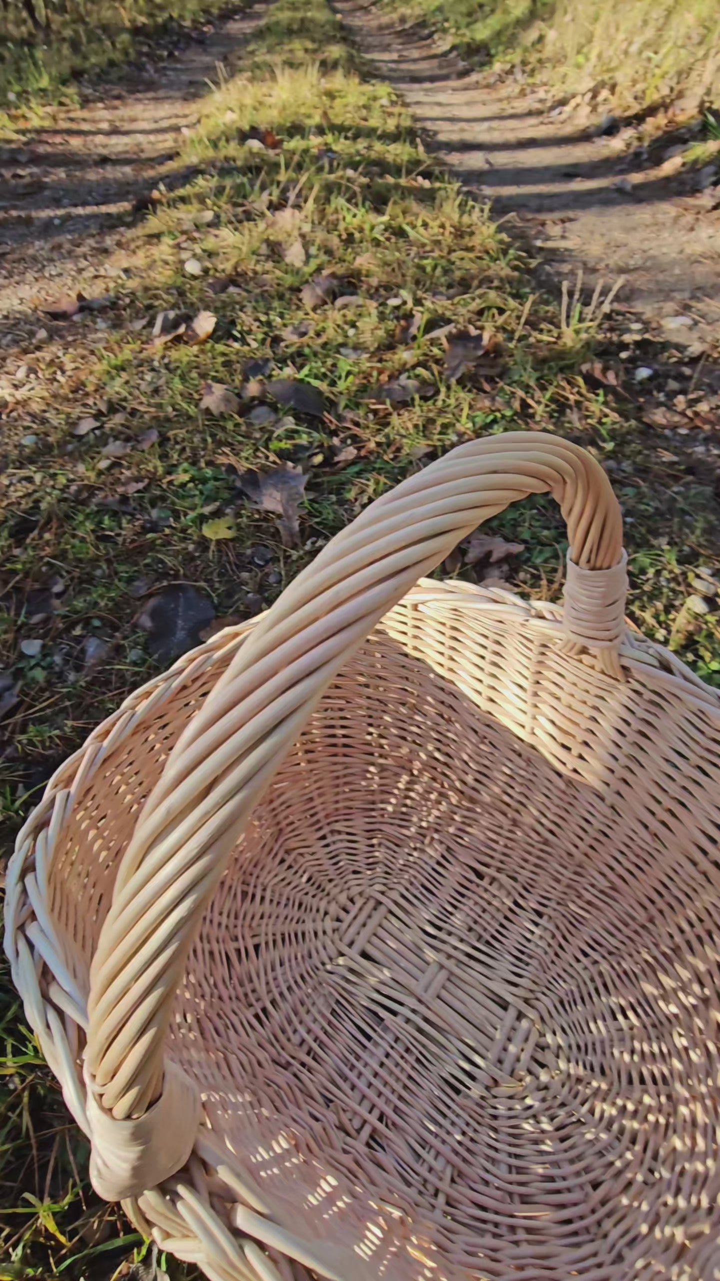 Small wicker basket 051b