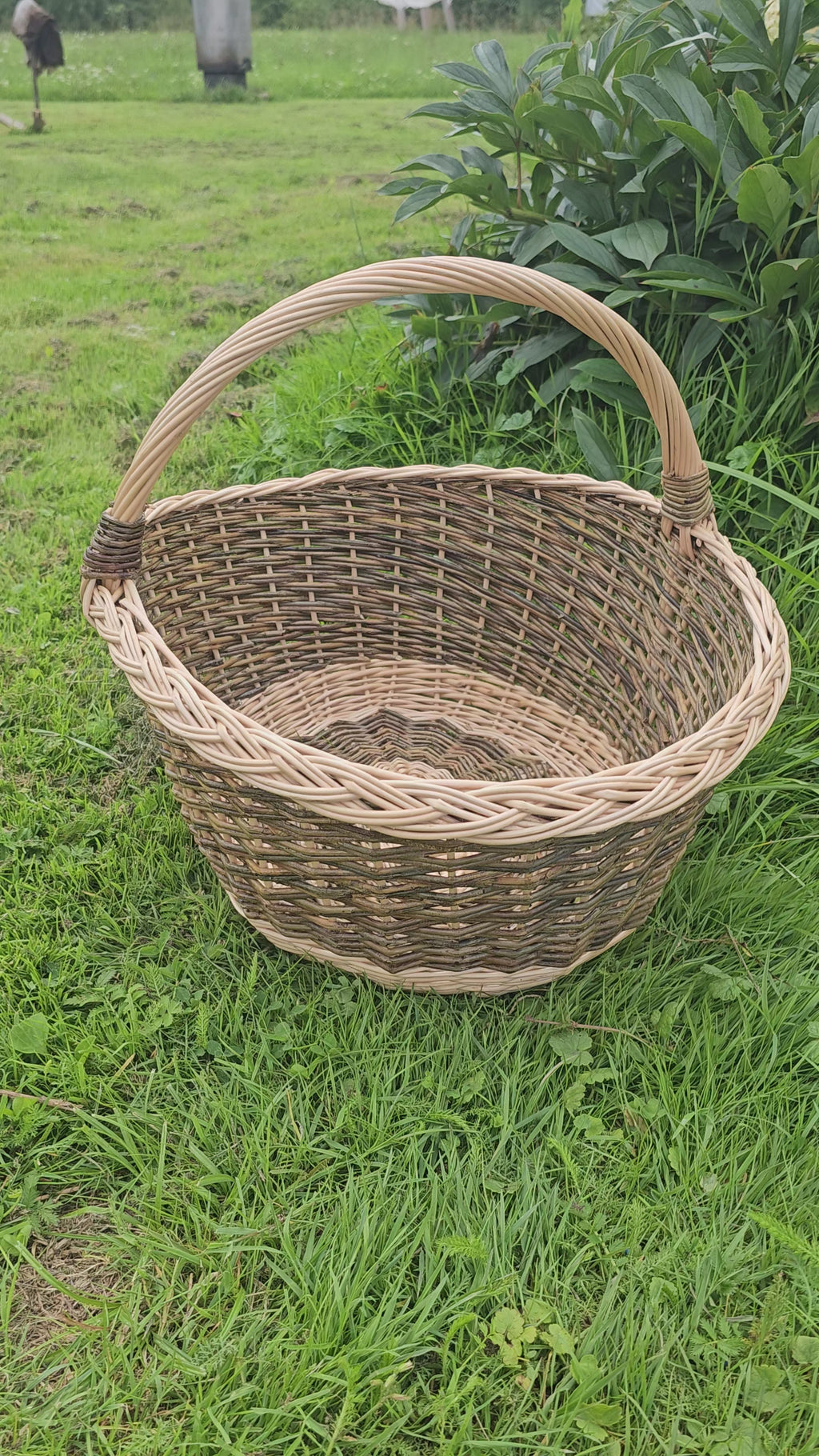 Wicker basket 045b